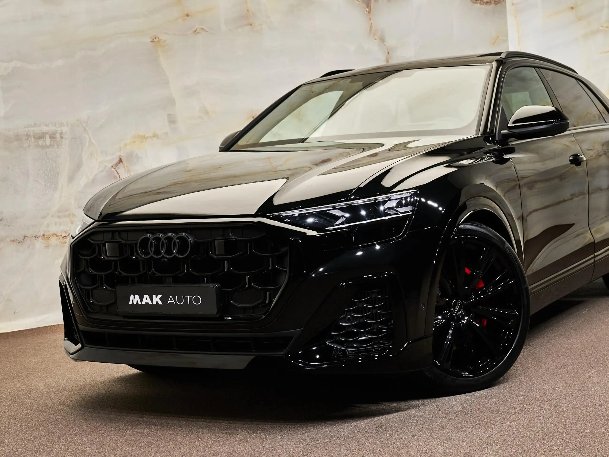 Audi - Q8