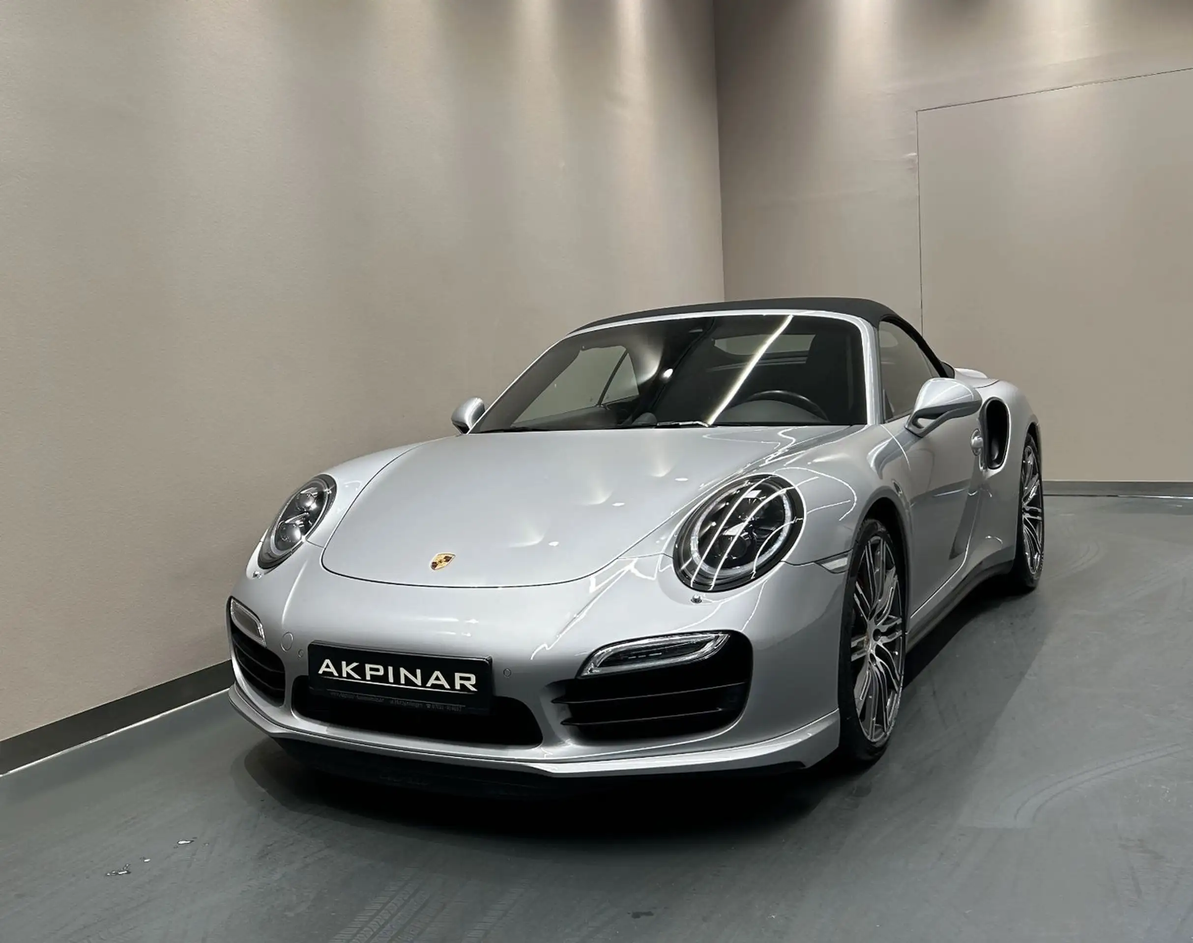 Porsche - 911