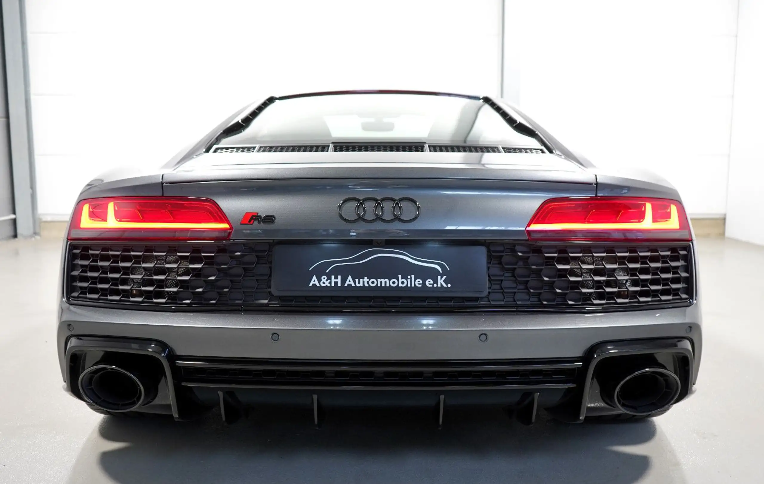 Audi - R8