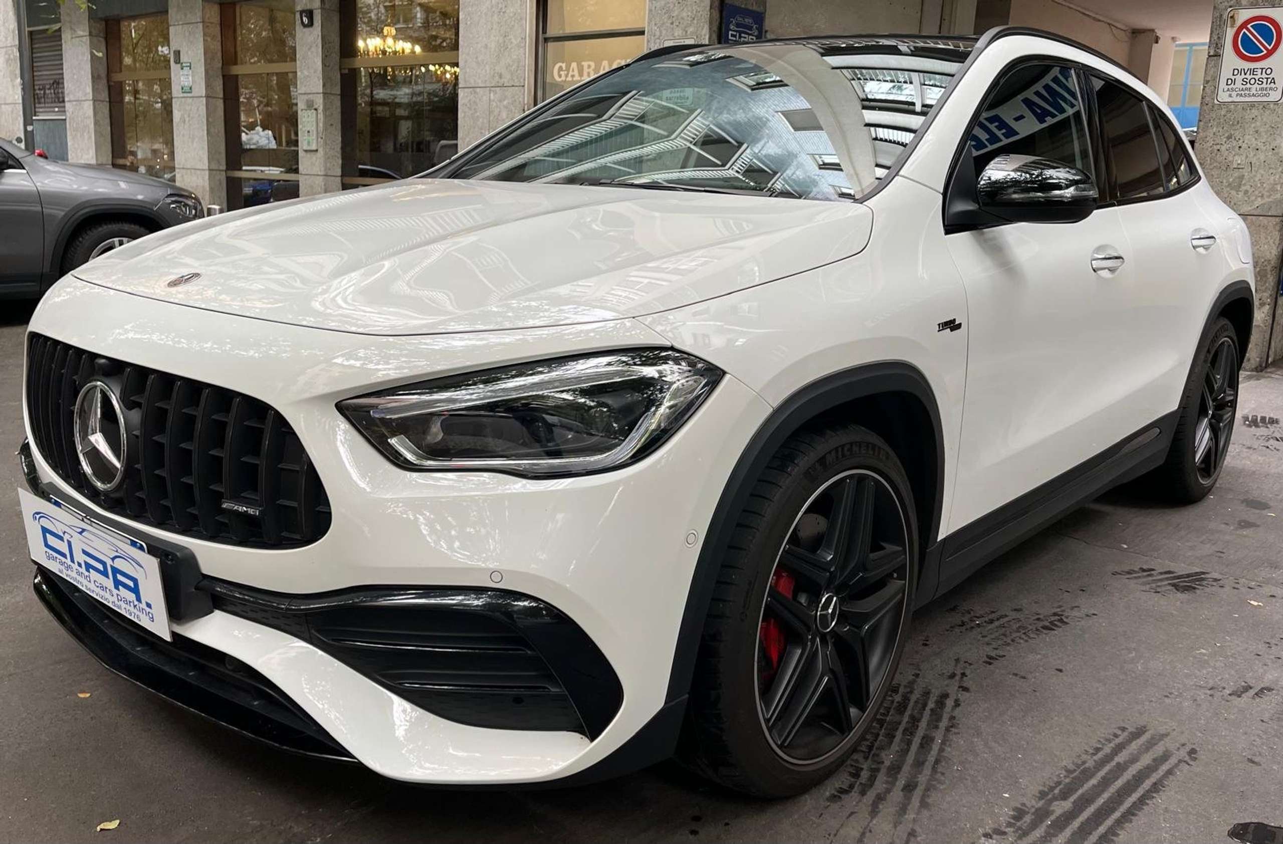 Mercedes-Benz - GLA 35 AMG