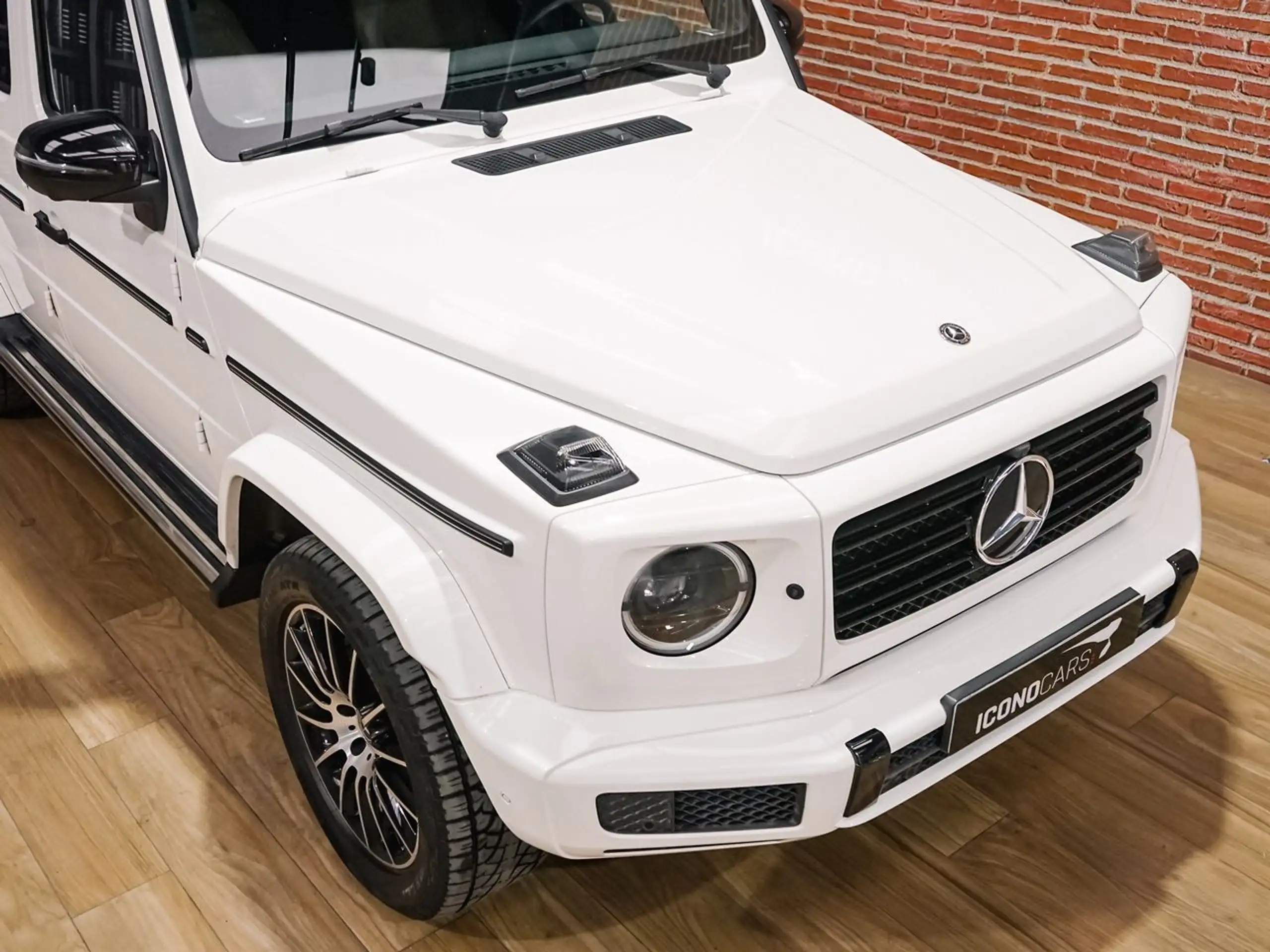 Mercedes-Benz - G 350