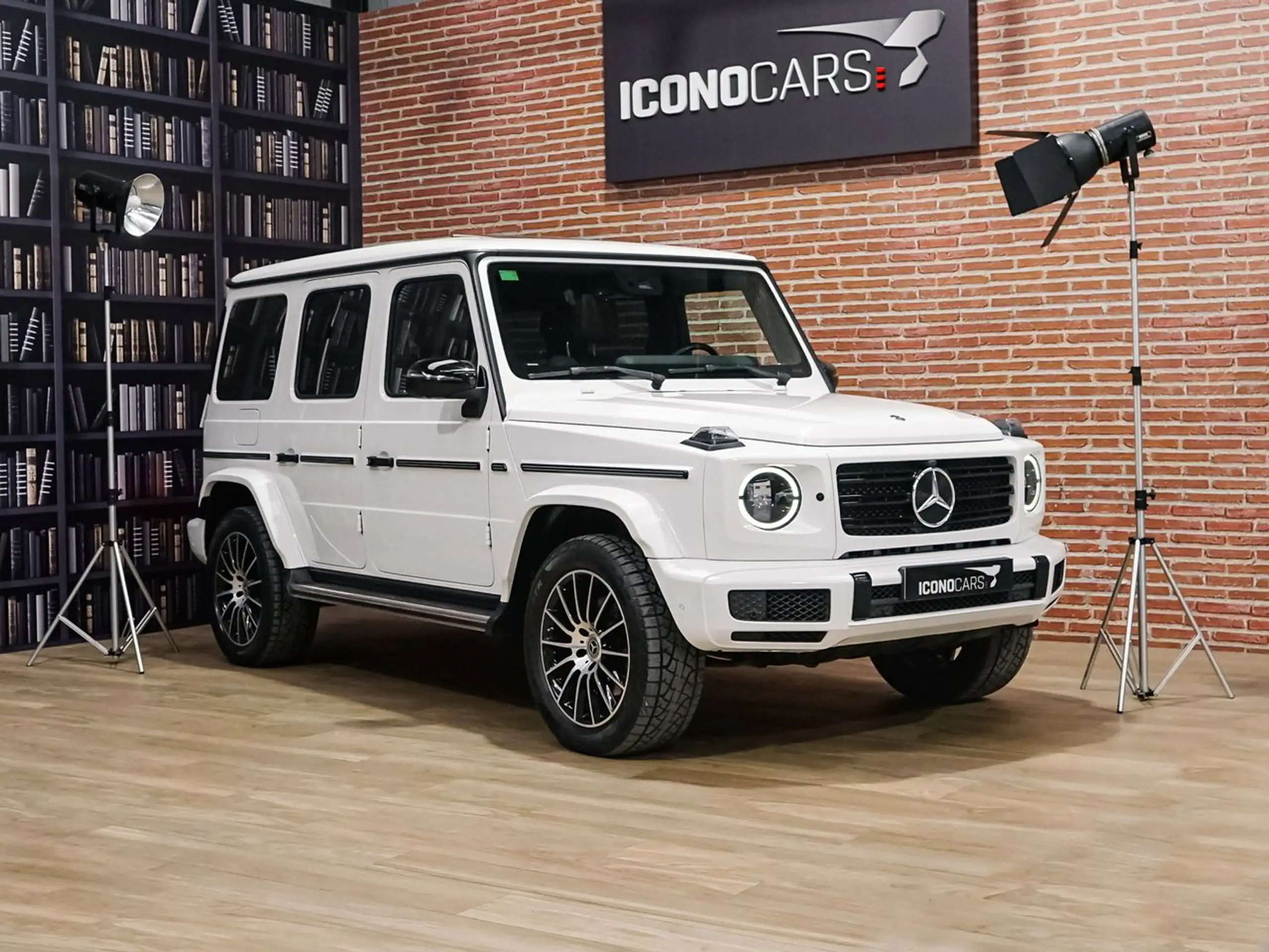 Mercedes-Benz - G 350