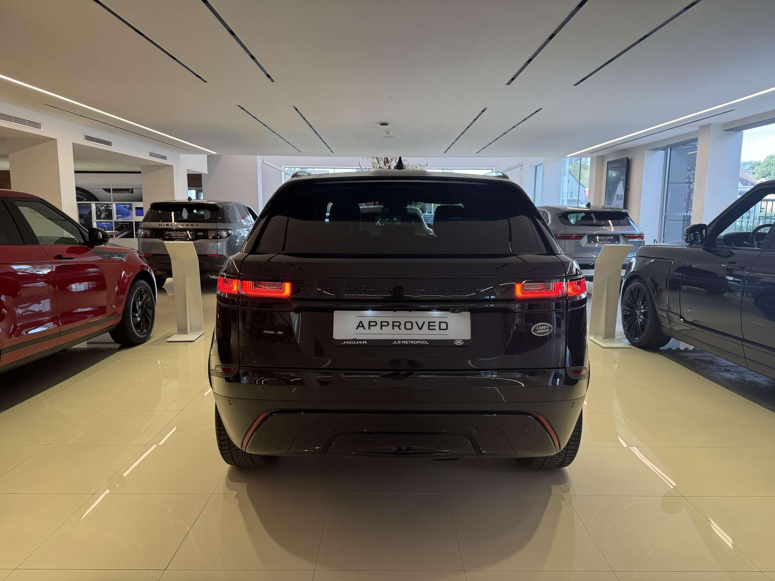 Land Rover - Range Rover Velar