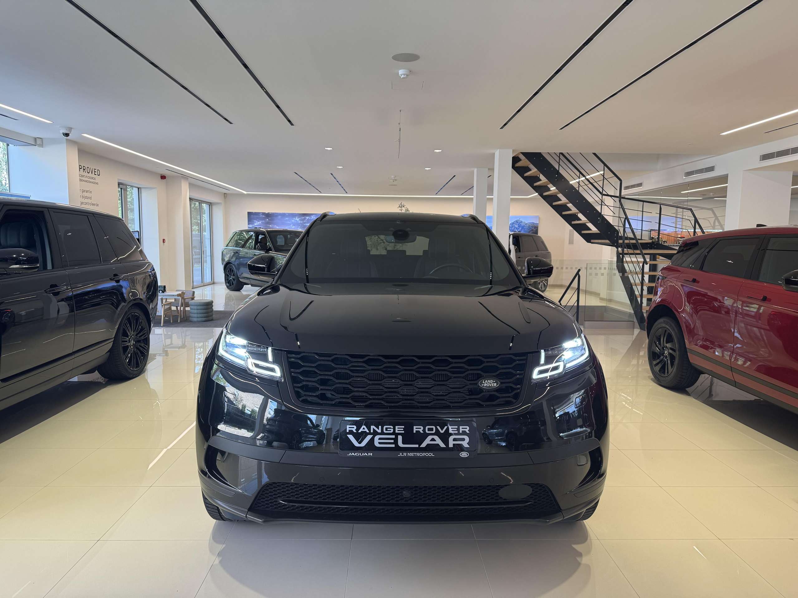 Land Rover - Range Rover Velar