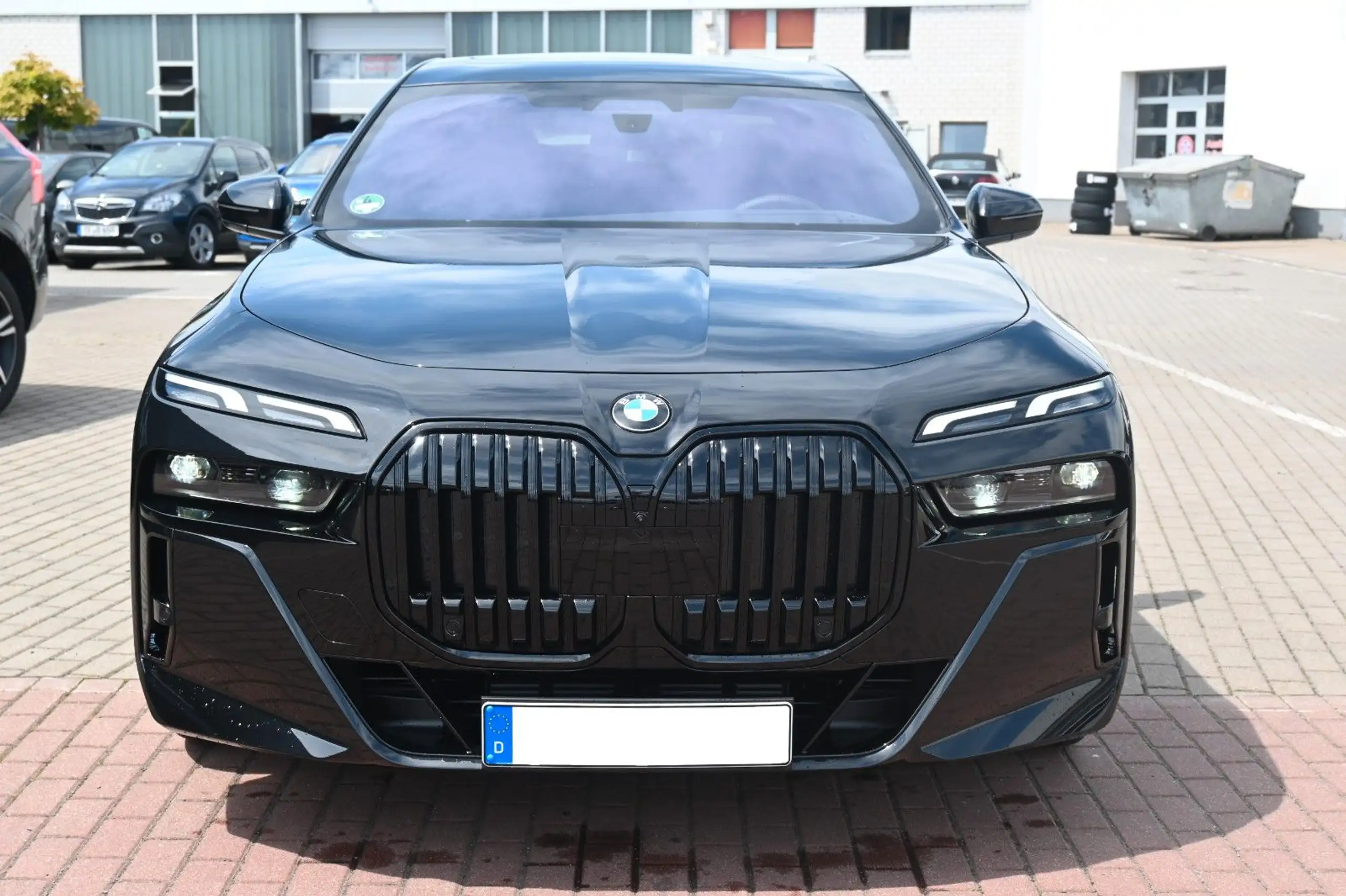 BMW - 740