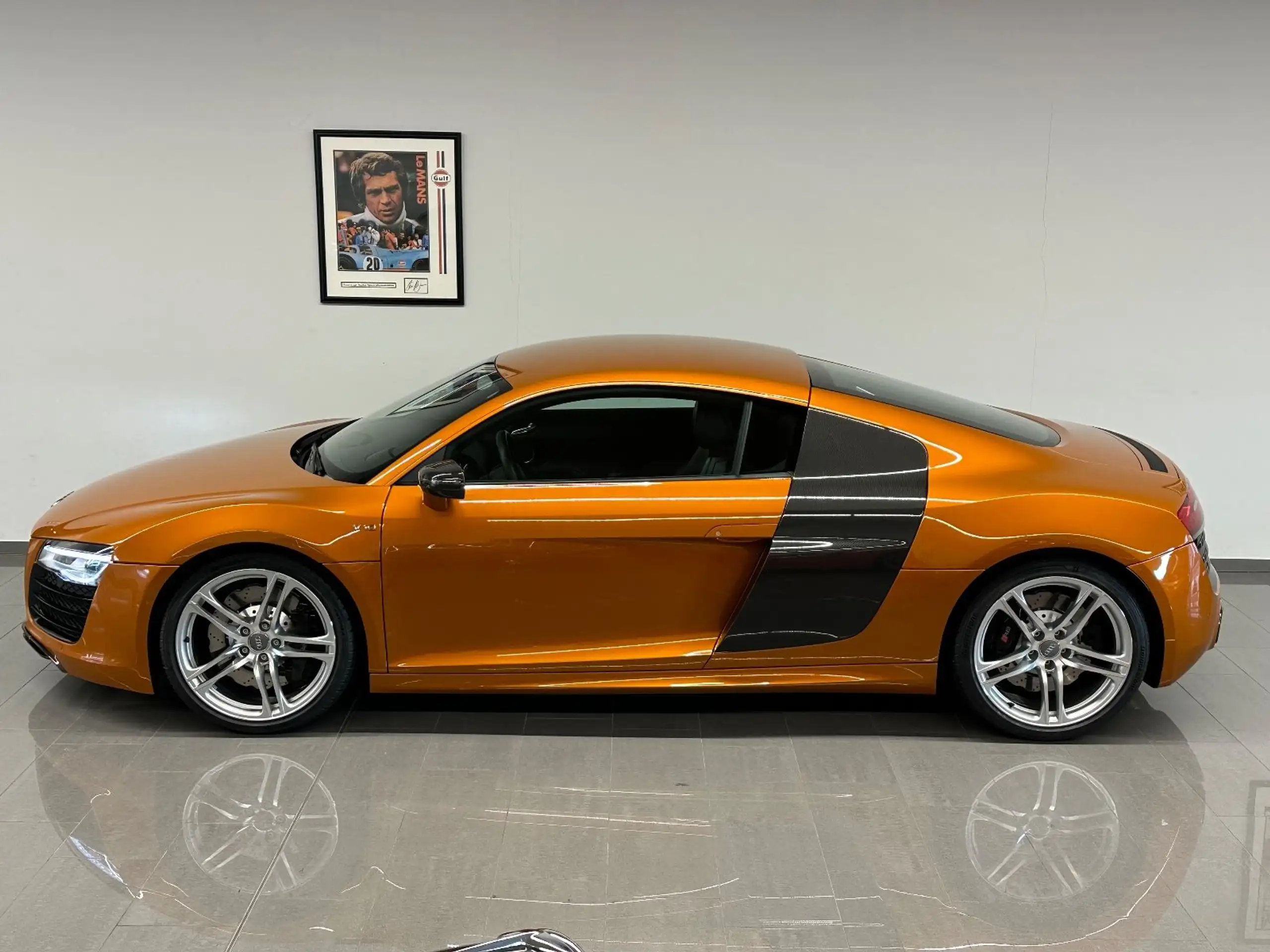 Audi - R8