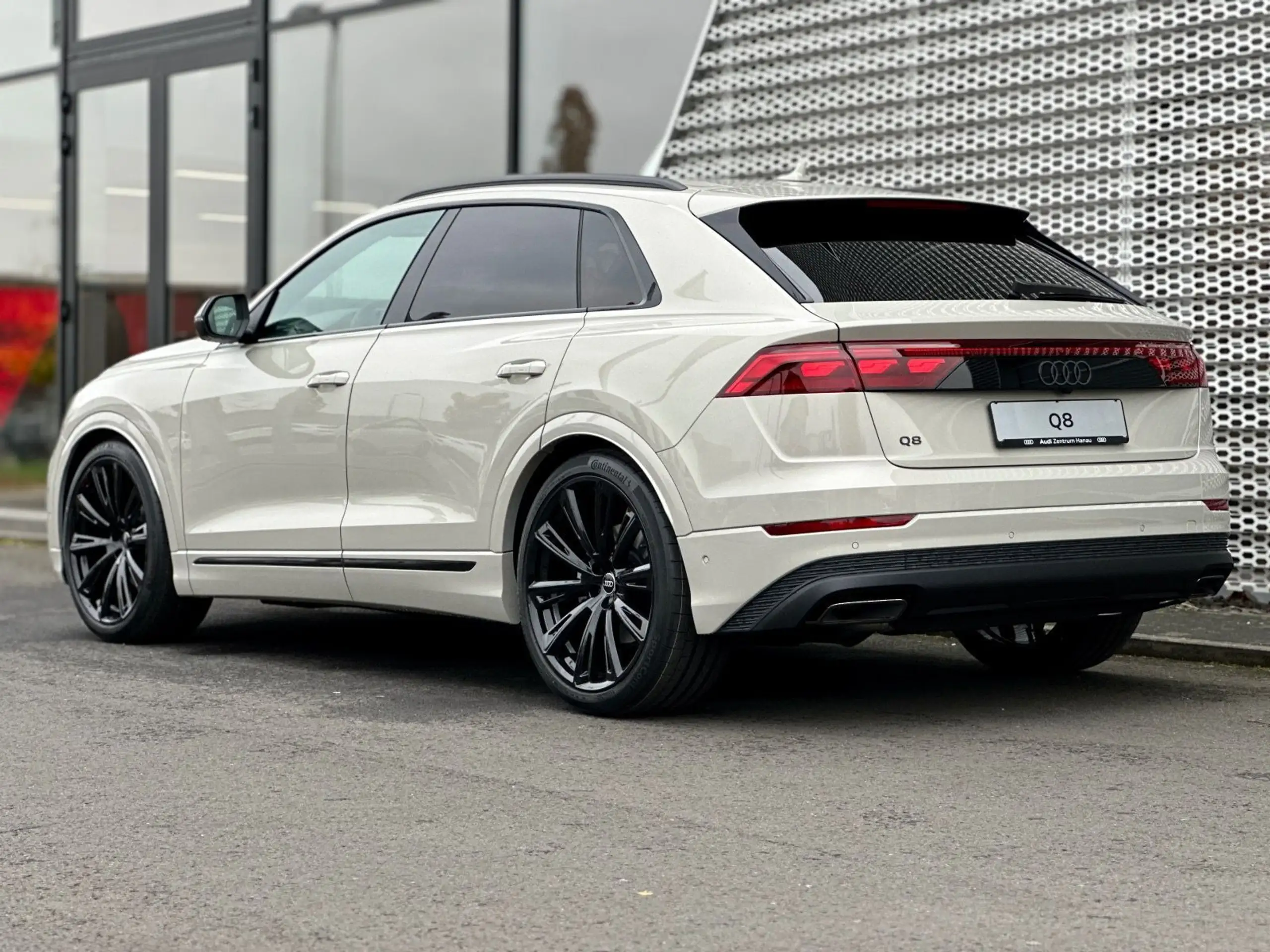 Audi - Q8