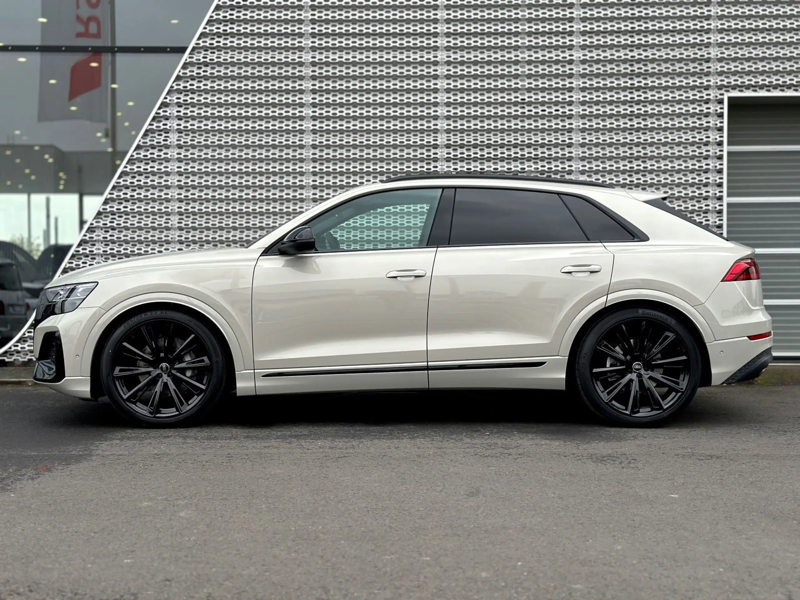 Audi - Q8