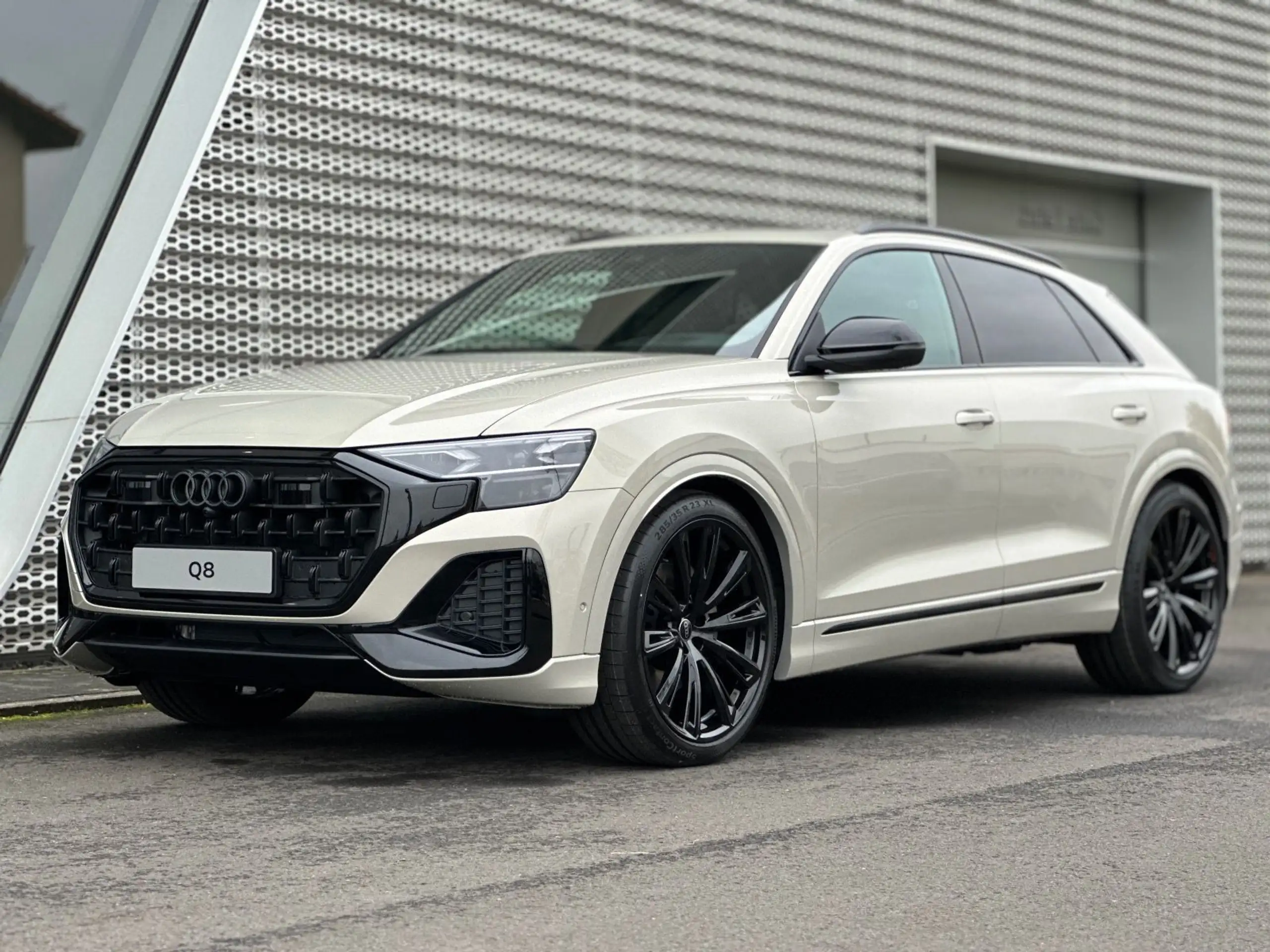 Audi - Q8