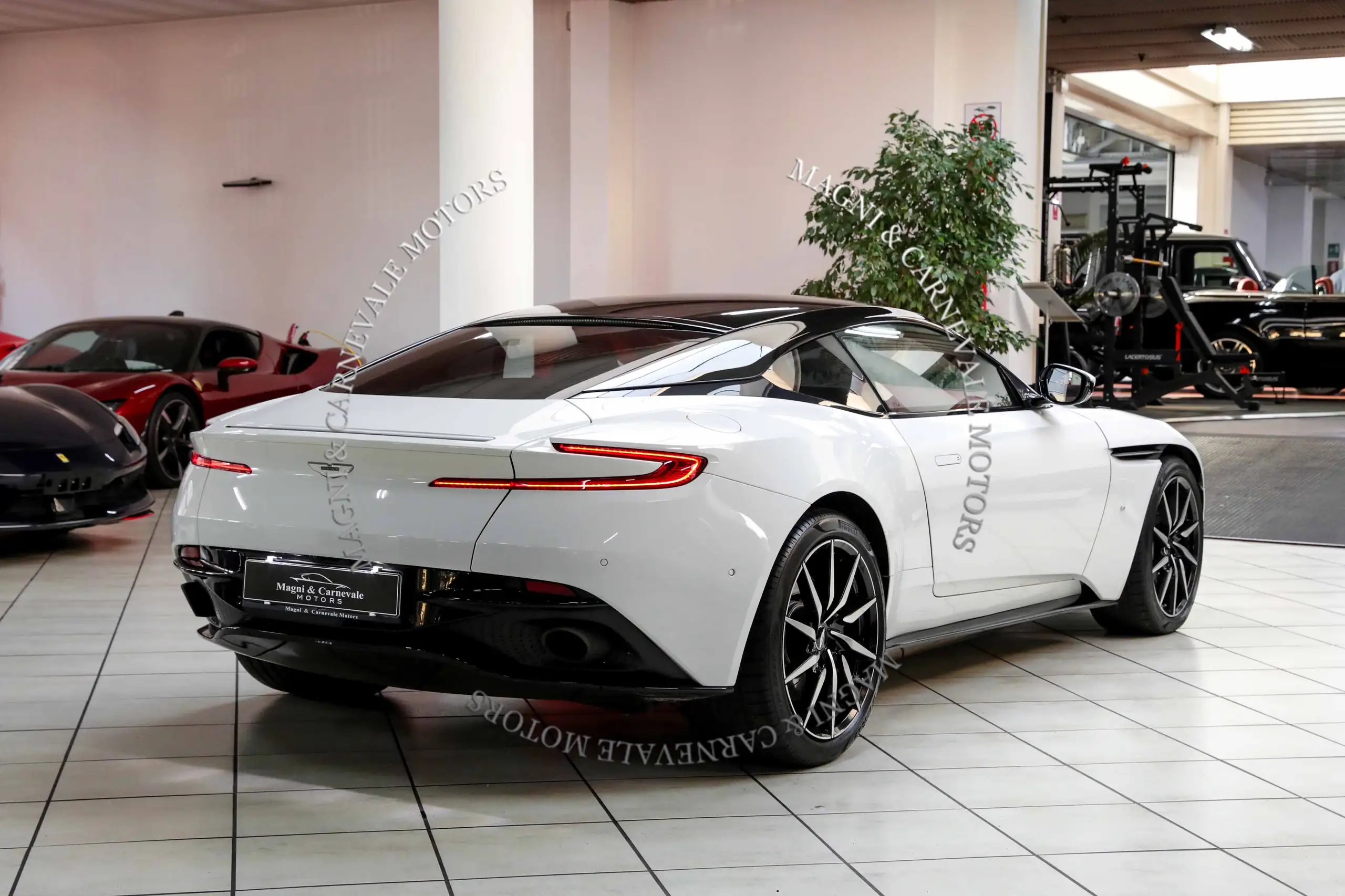 Aston Martin - DB