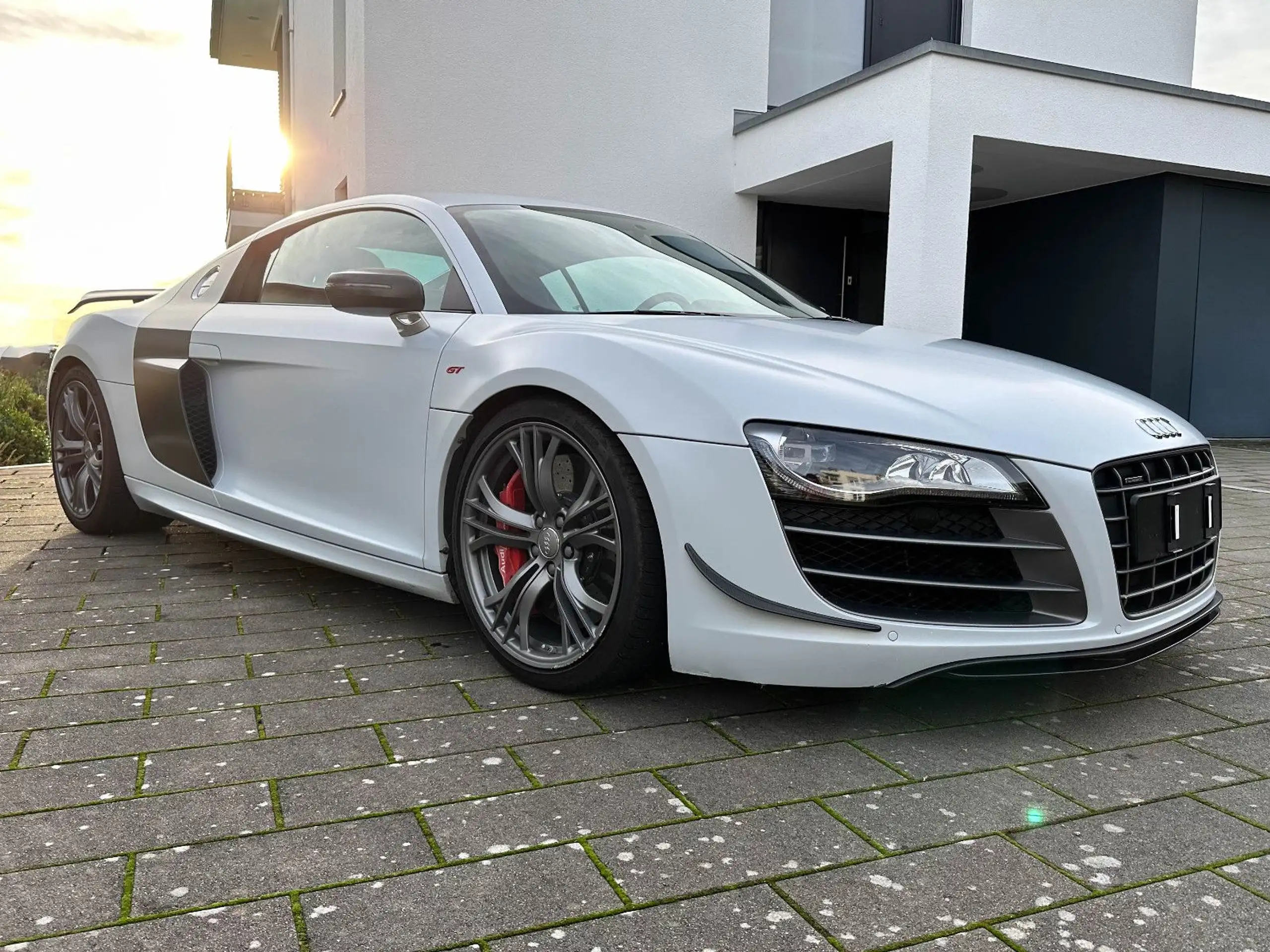 Audi - R8