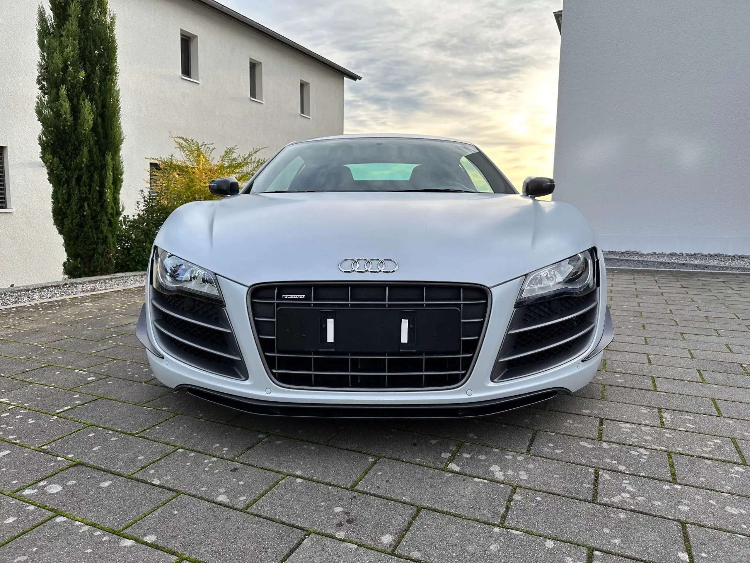 Audi - R8