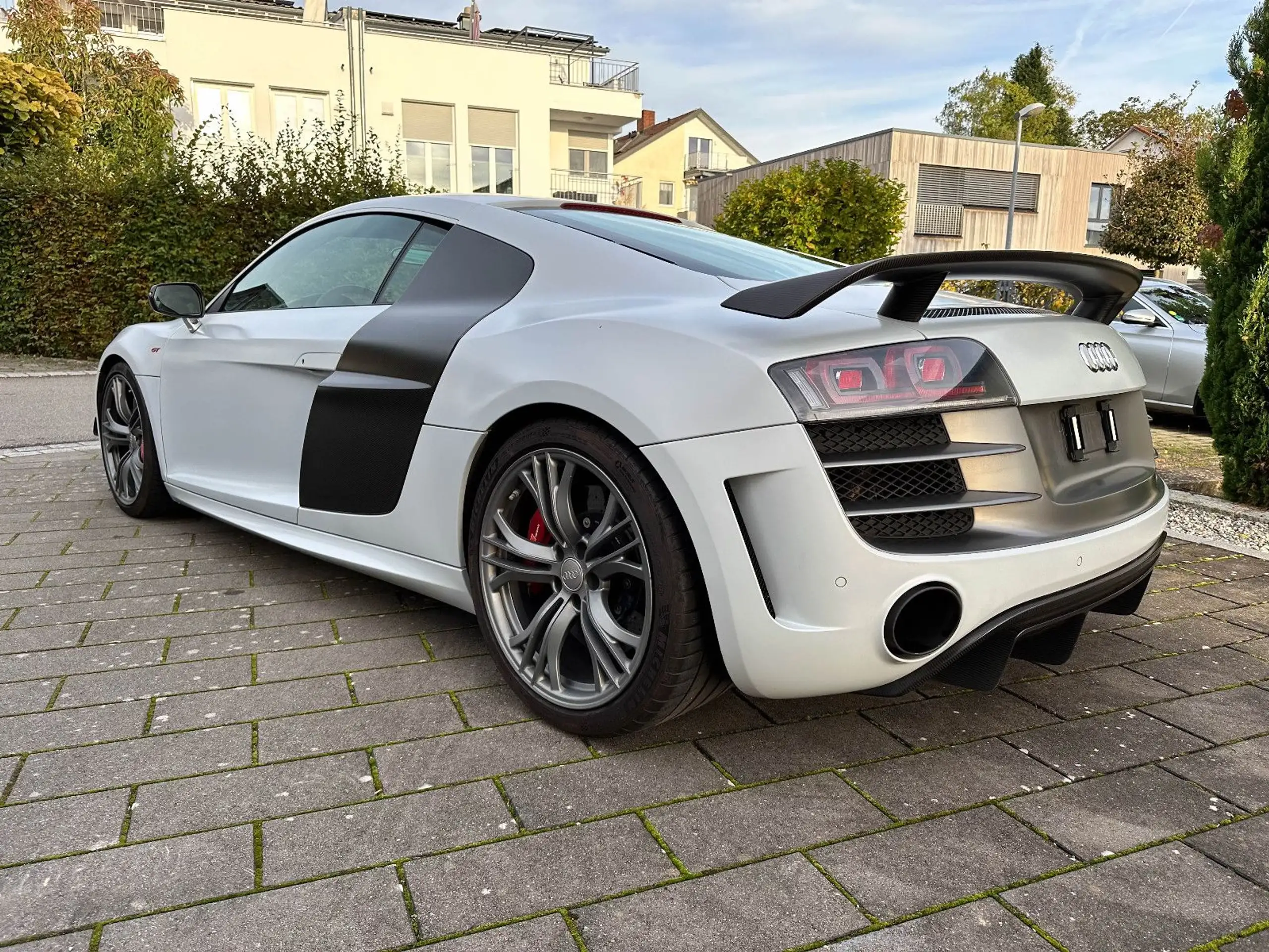 Audi - R8