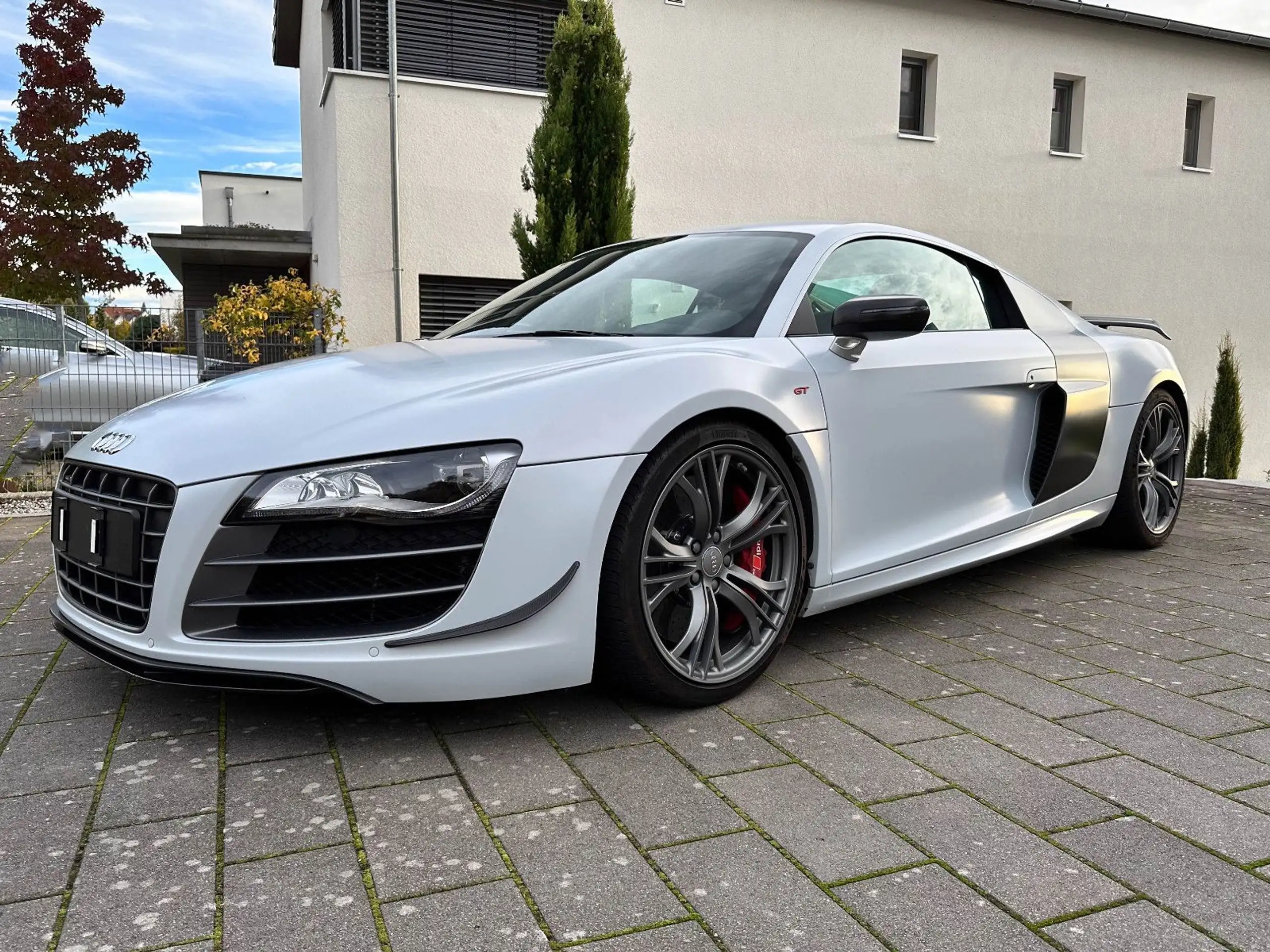 Audi - R8