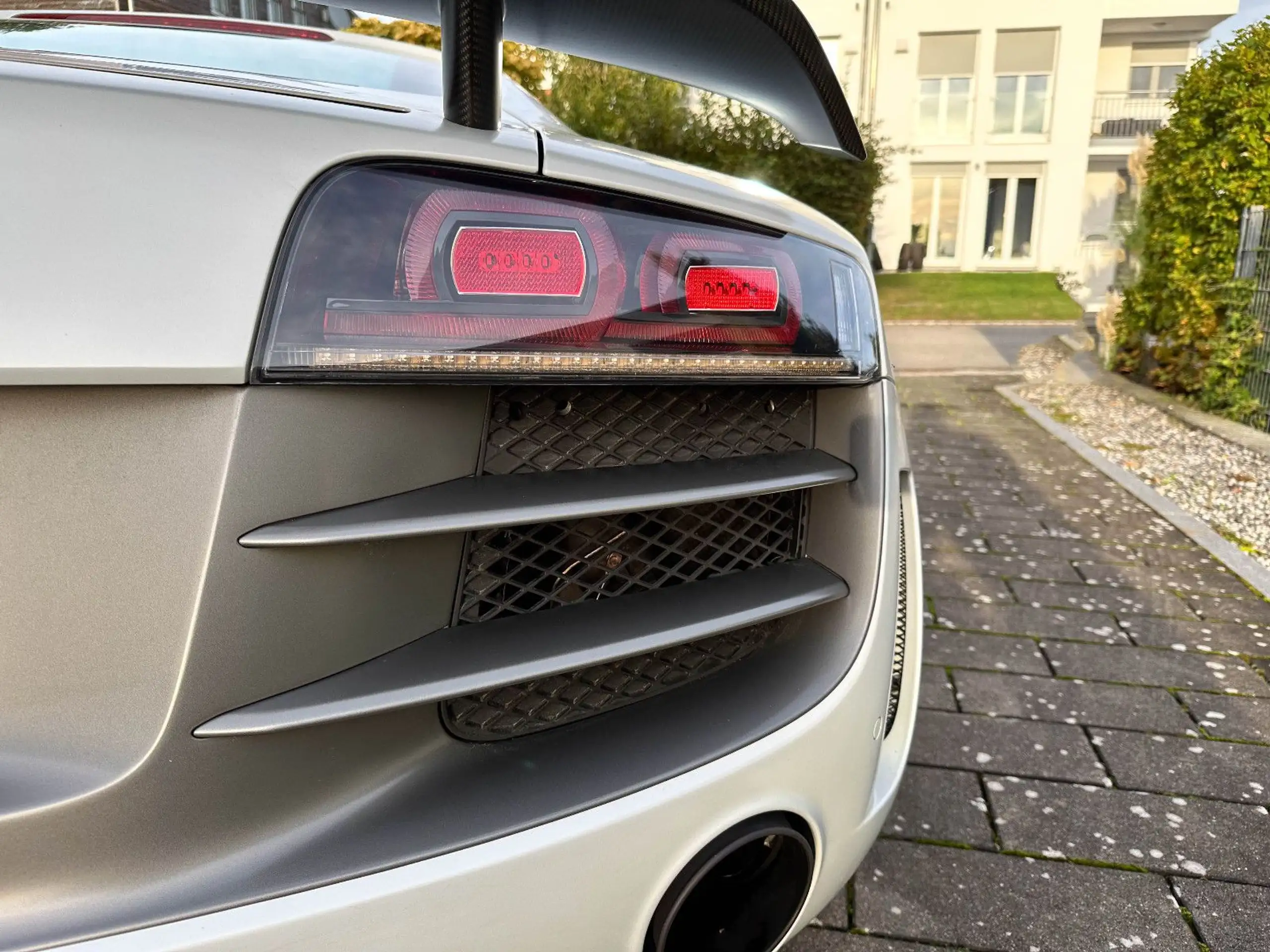 Audi - R8