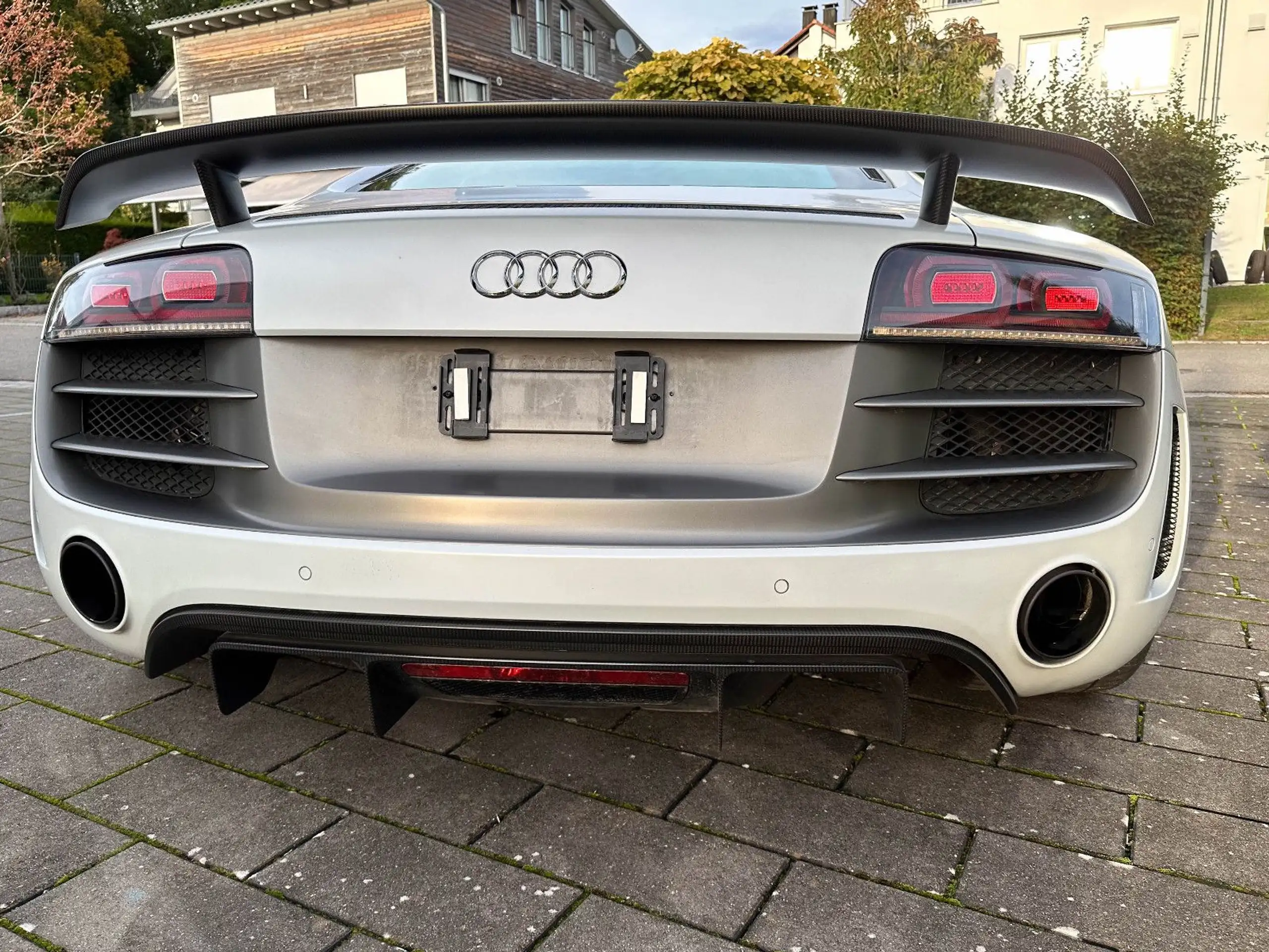 Audi - R8