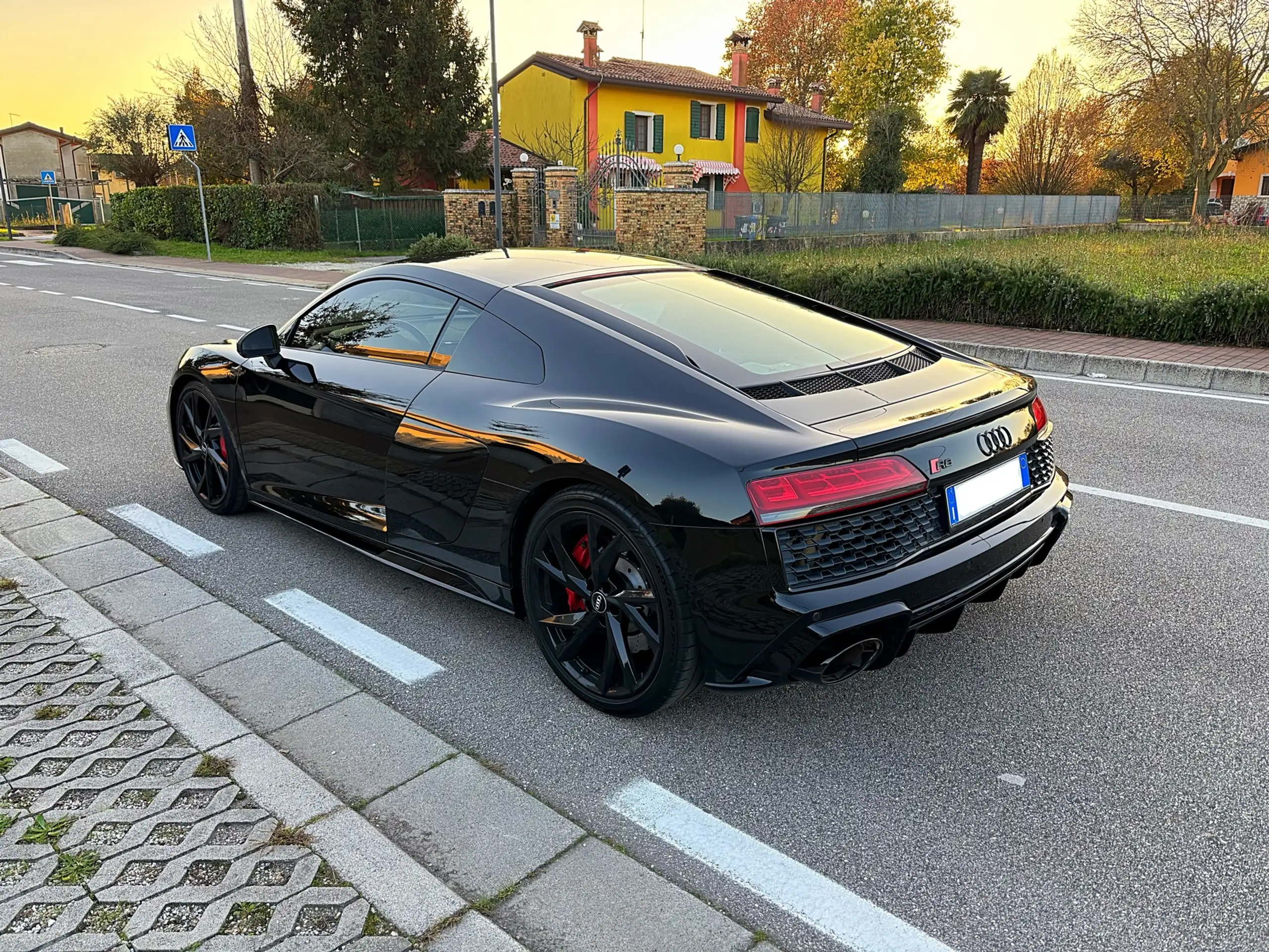 Audi - R8