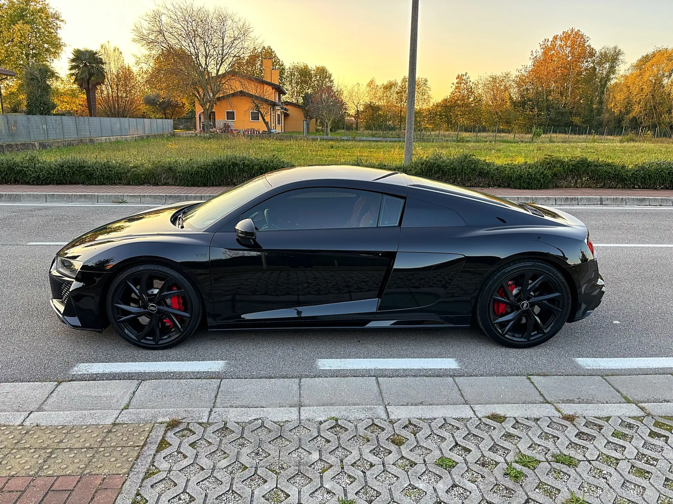 Audi - R8