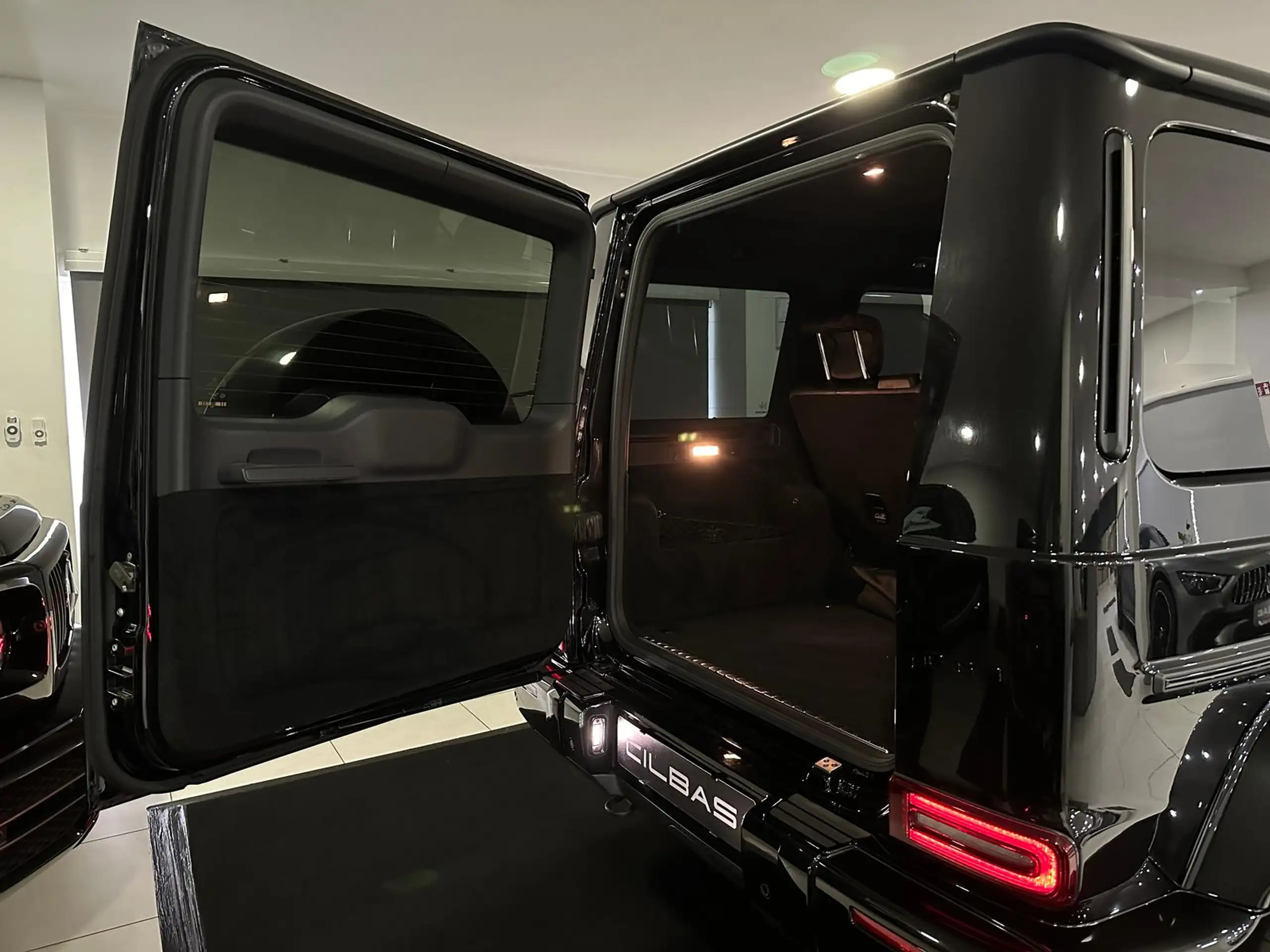 Mercedes-Benz - G 500