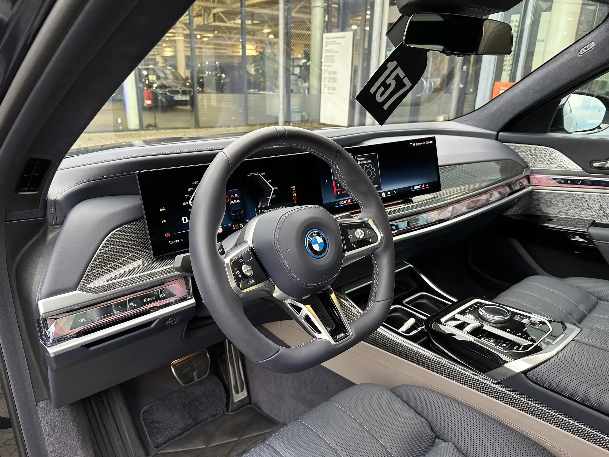 BMW - i7