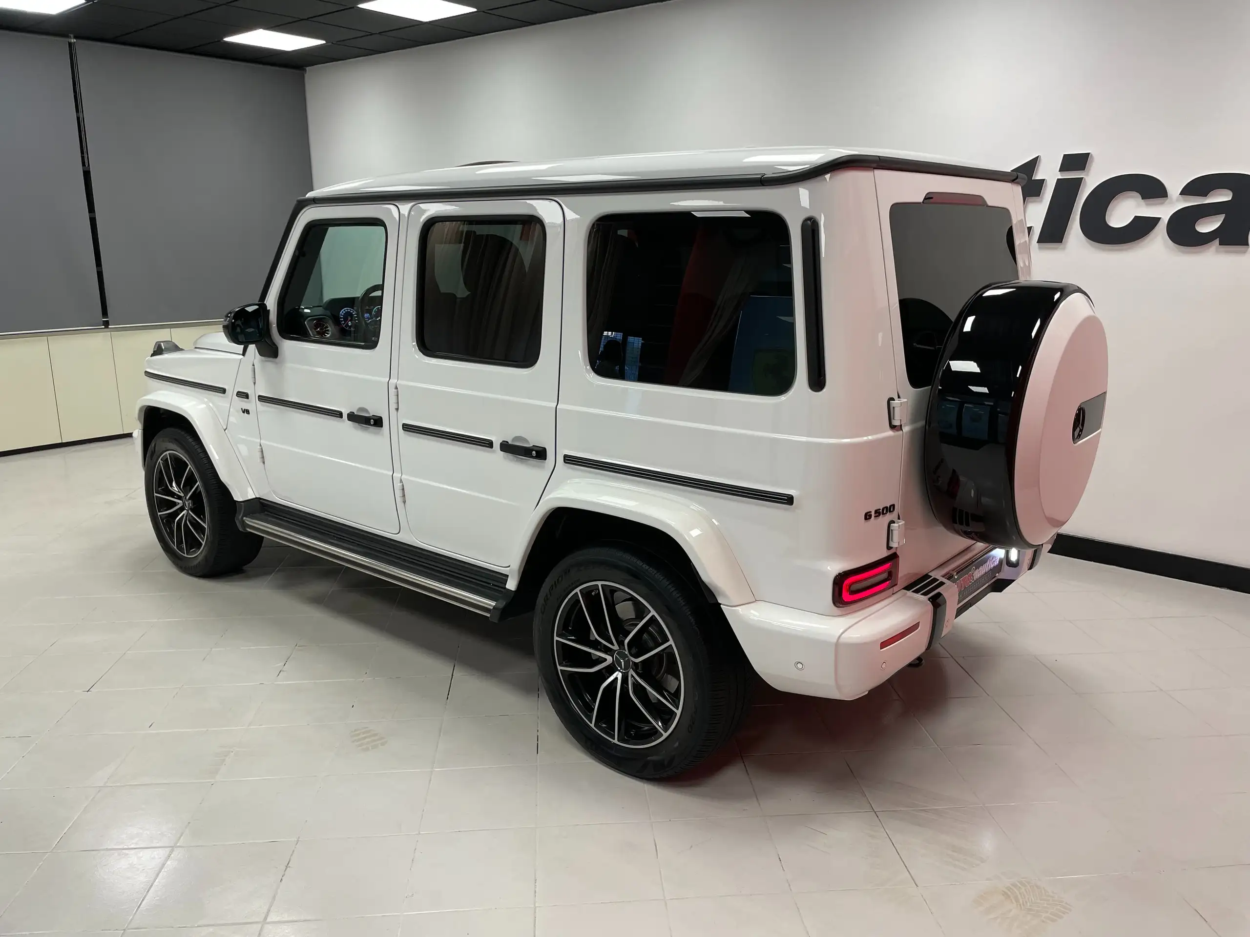 Mercedes-Benz - G 500