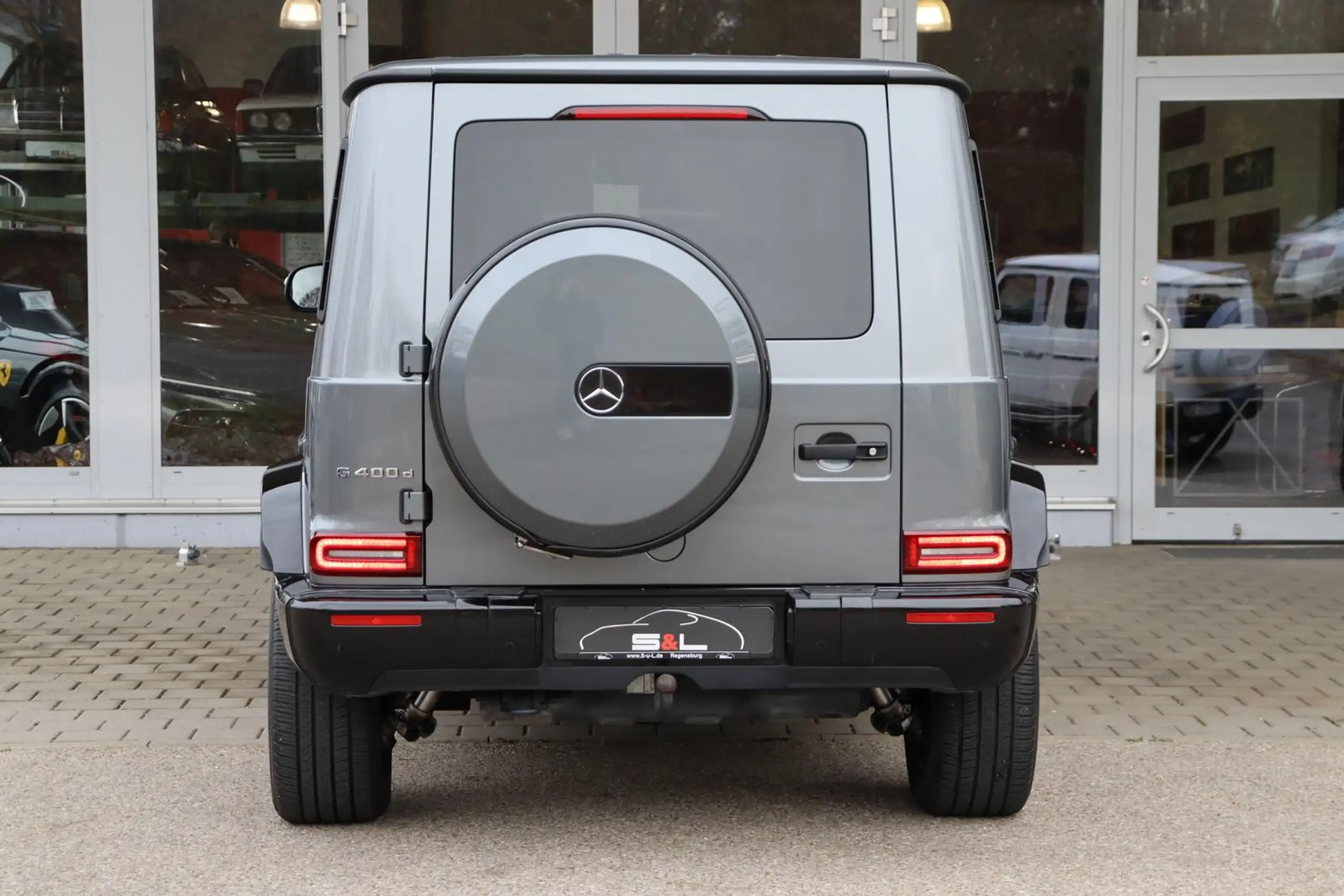 Mercedes-Benz - G 400