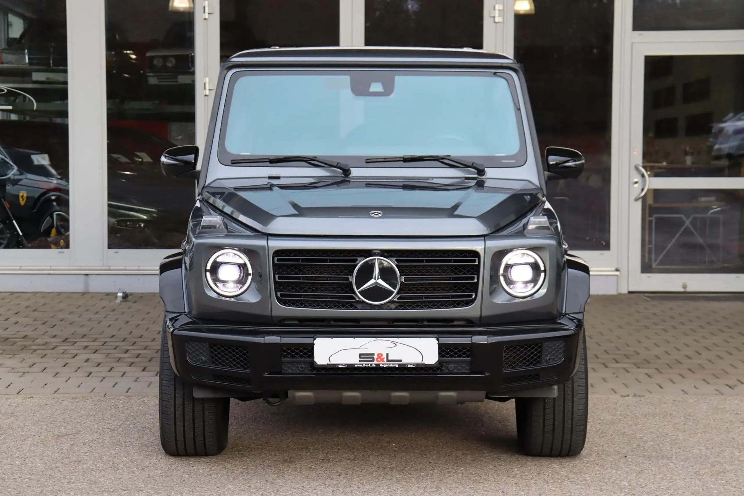 Mercedes-Benz - G 400