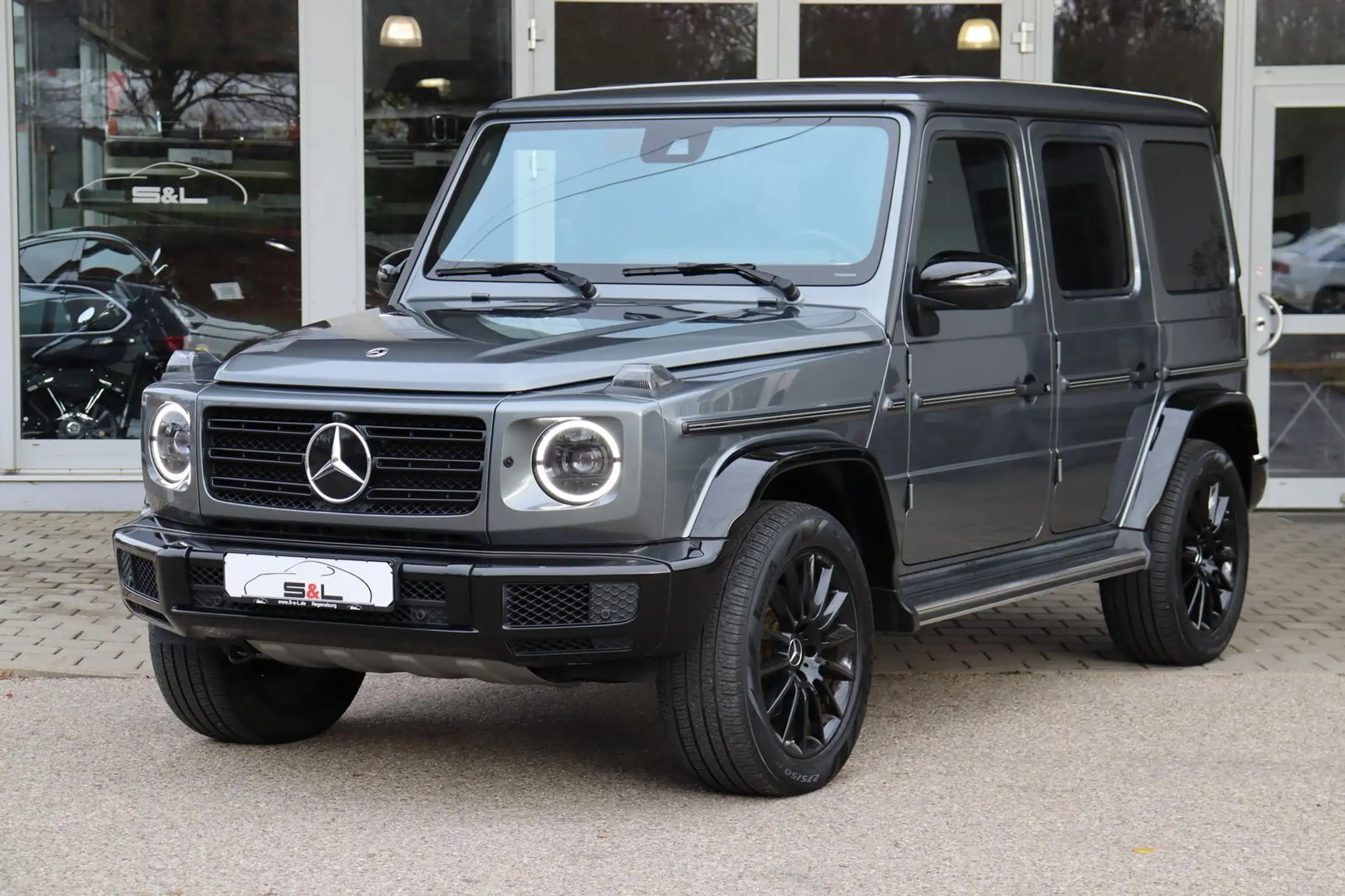 Mercedes-Benz - G 400