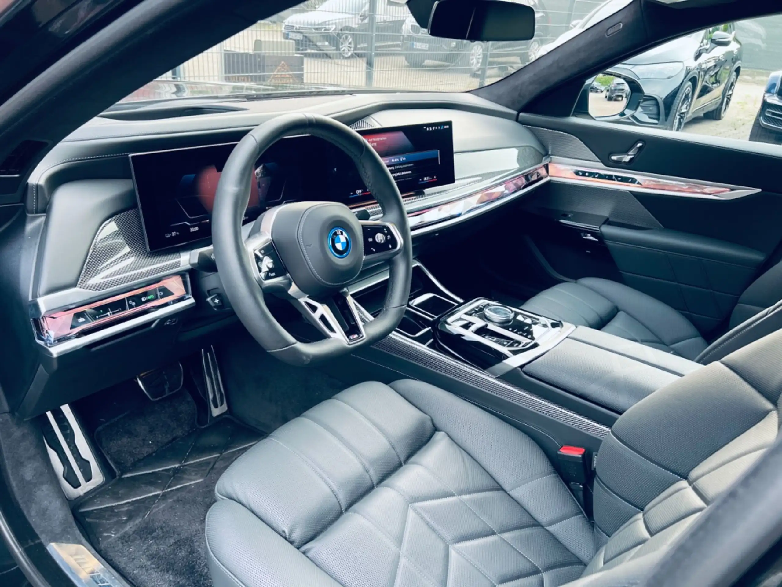 BMW - i7