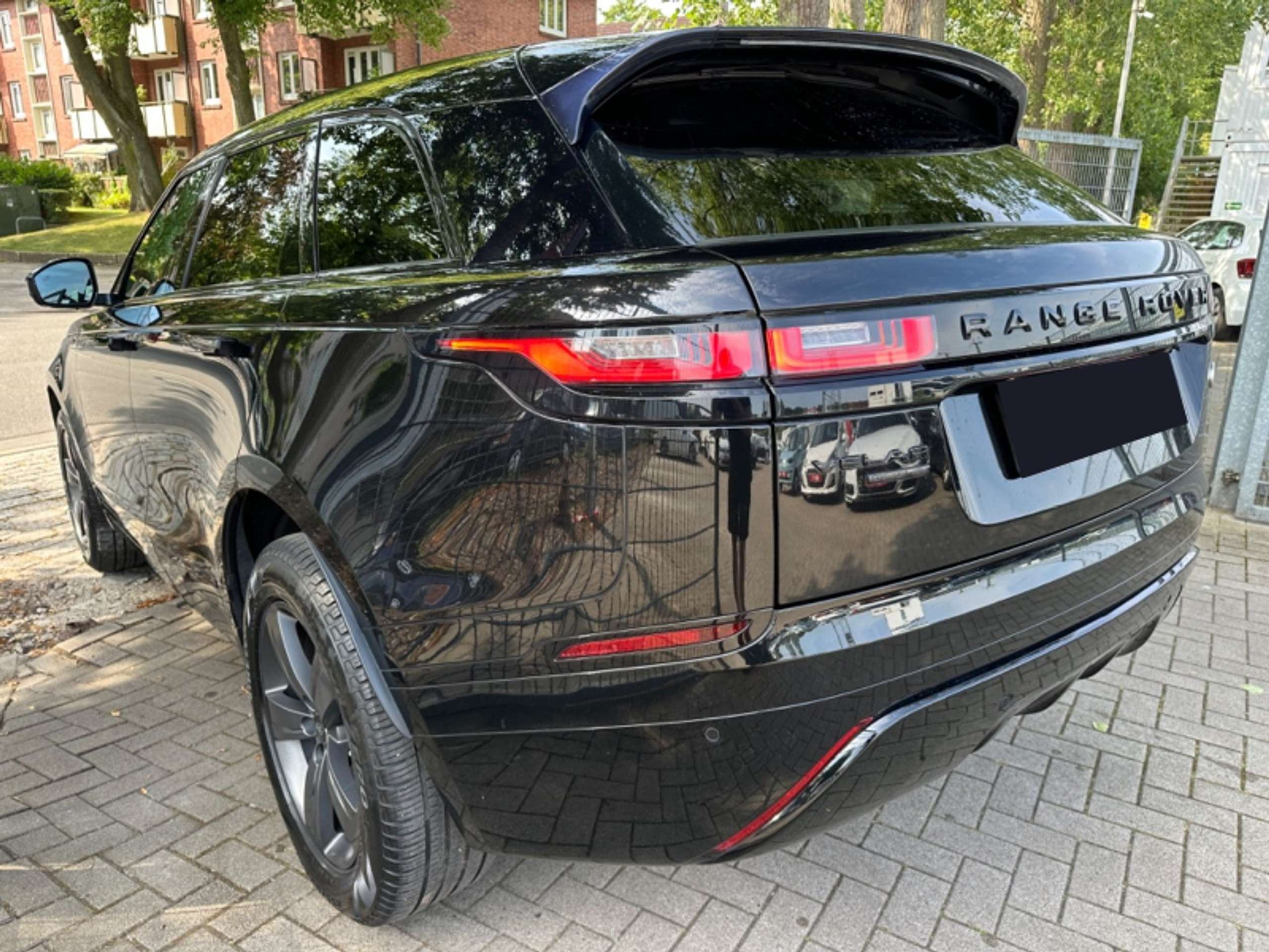 Land Rover - Range Rover Velar