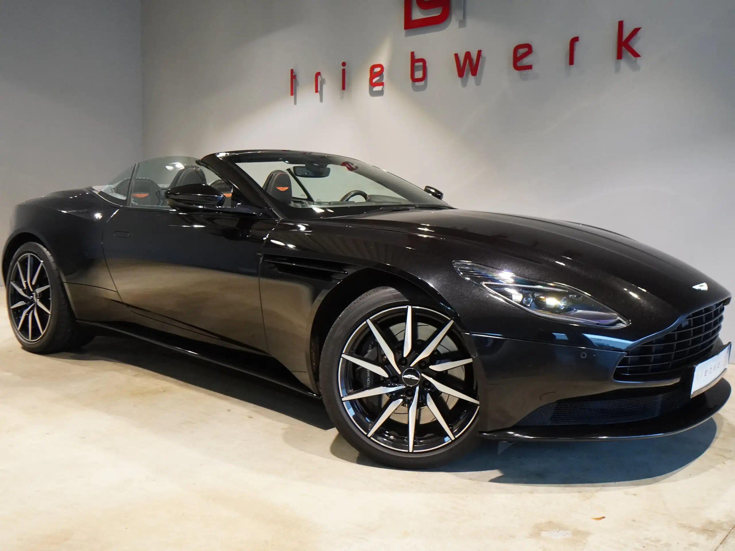 Aston Martin - DB11