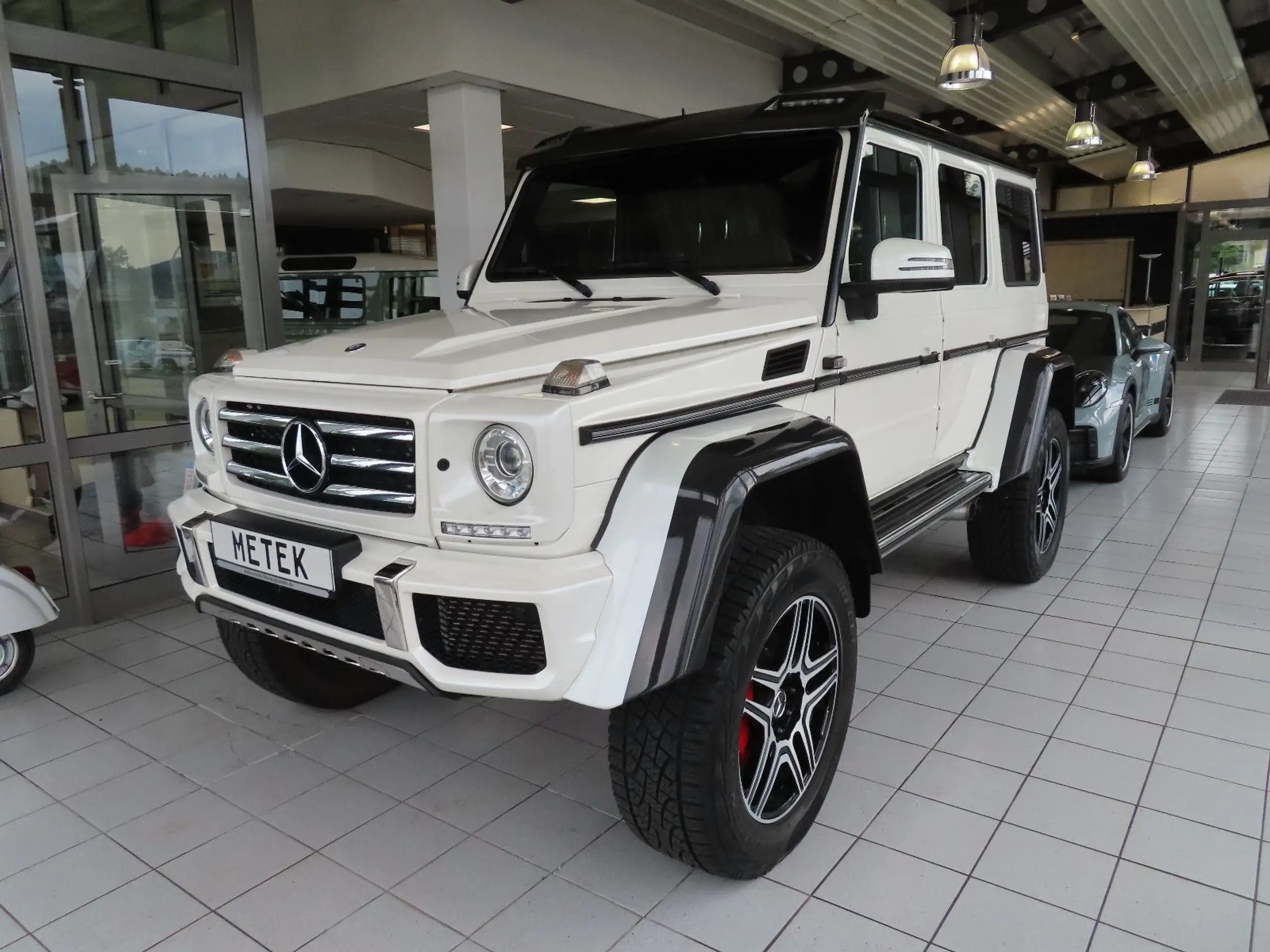 Mercedes-Benz - G 500