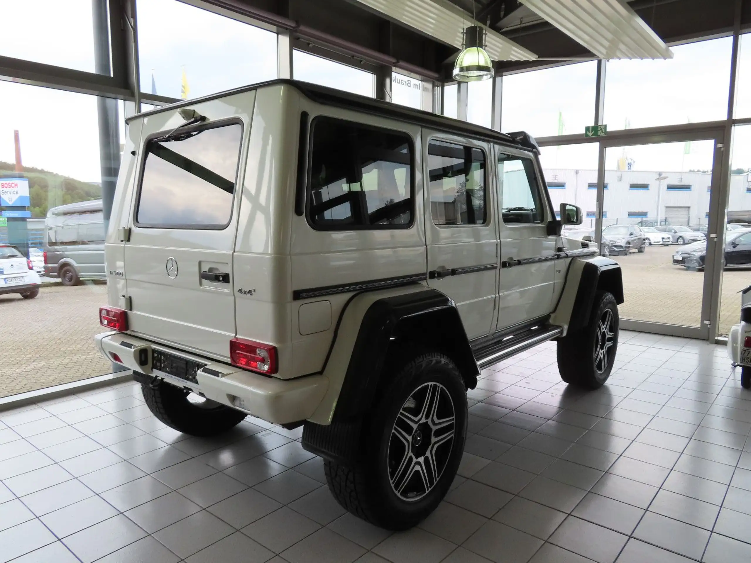 Mercedes-Benz - G 500