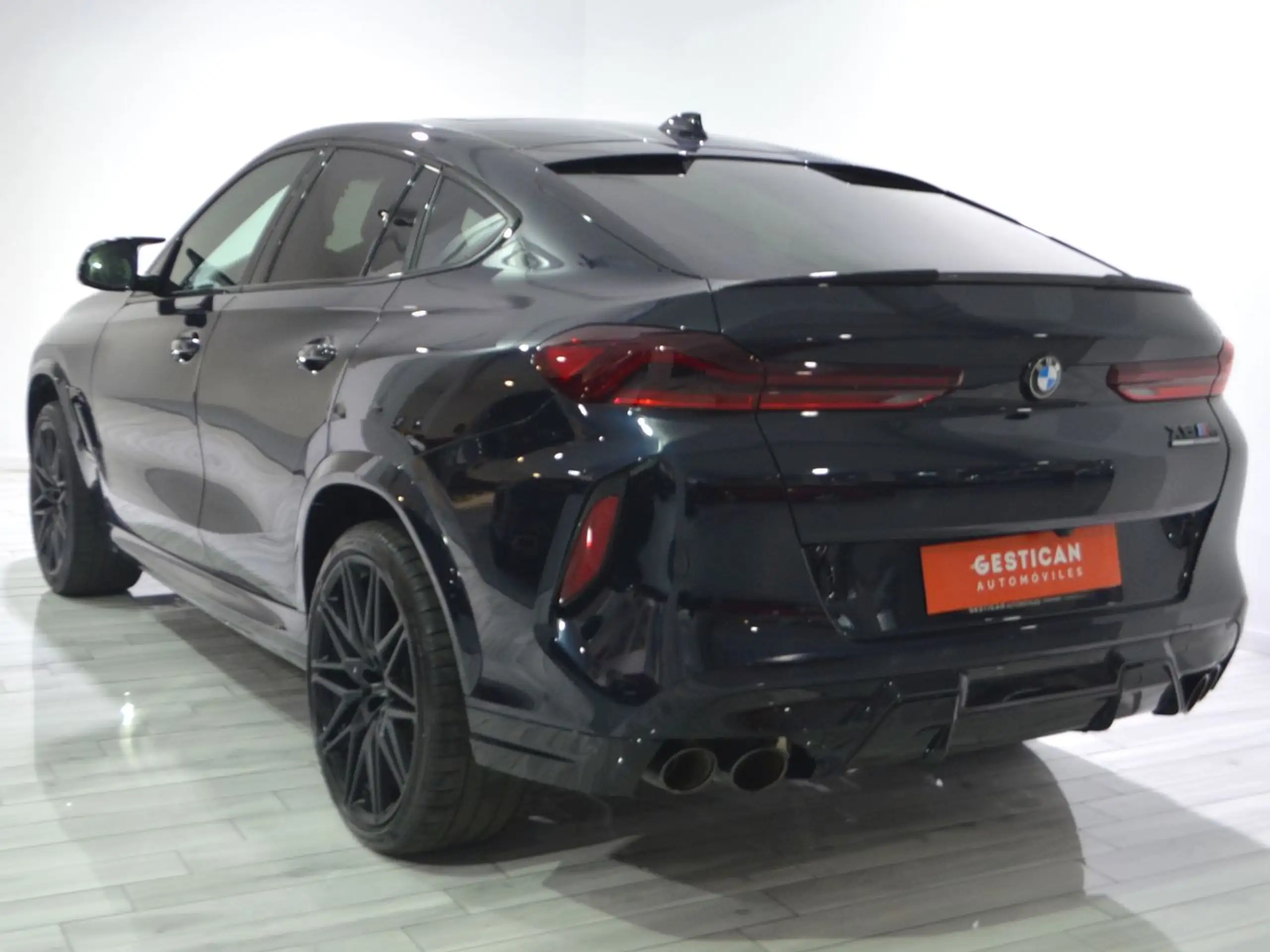 BMW - X6 M