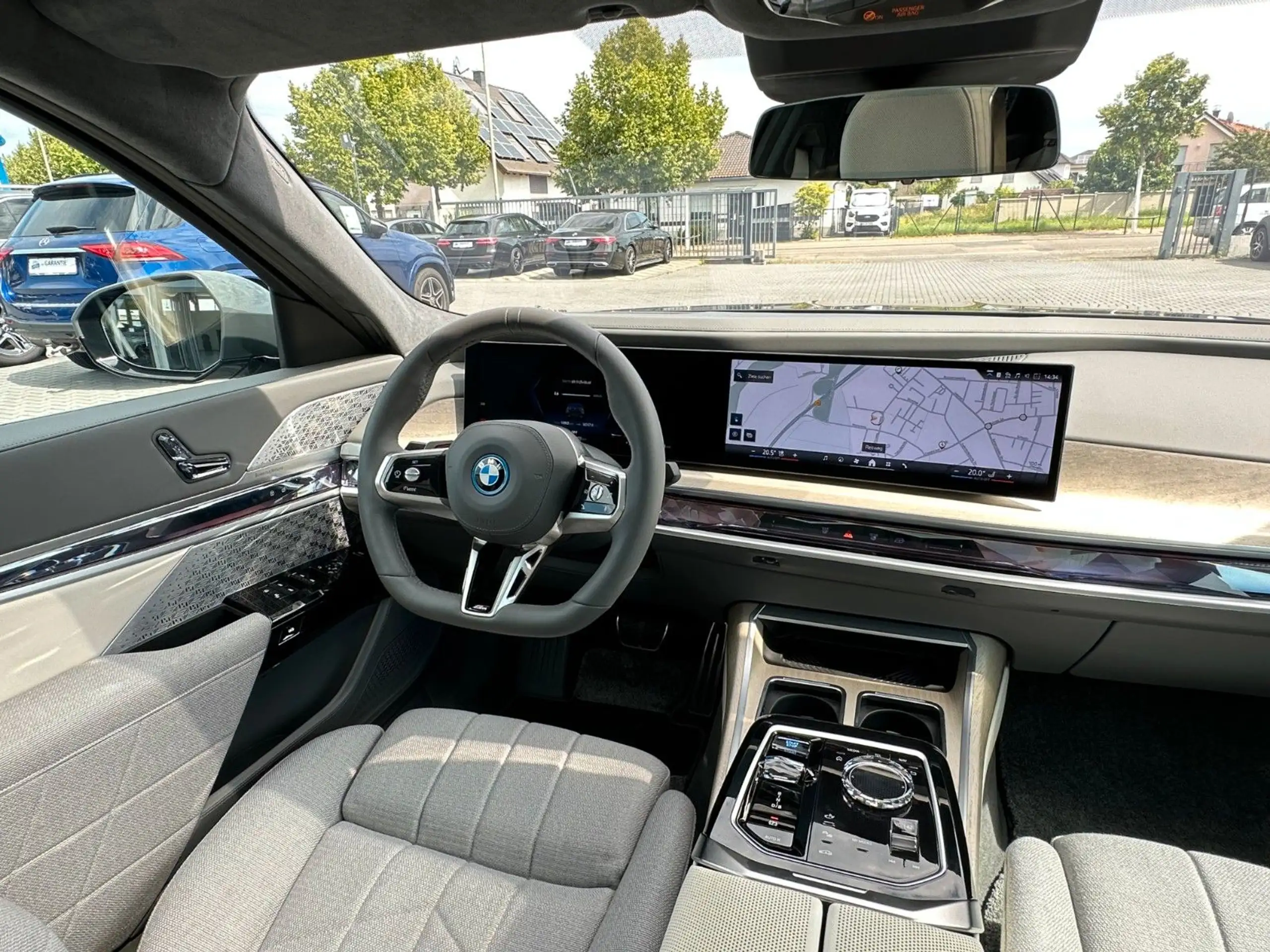 BMW - i7