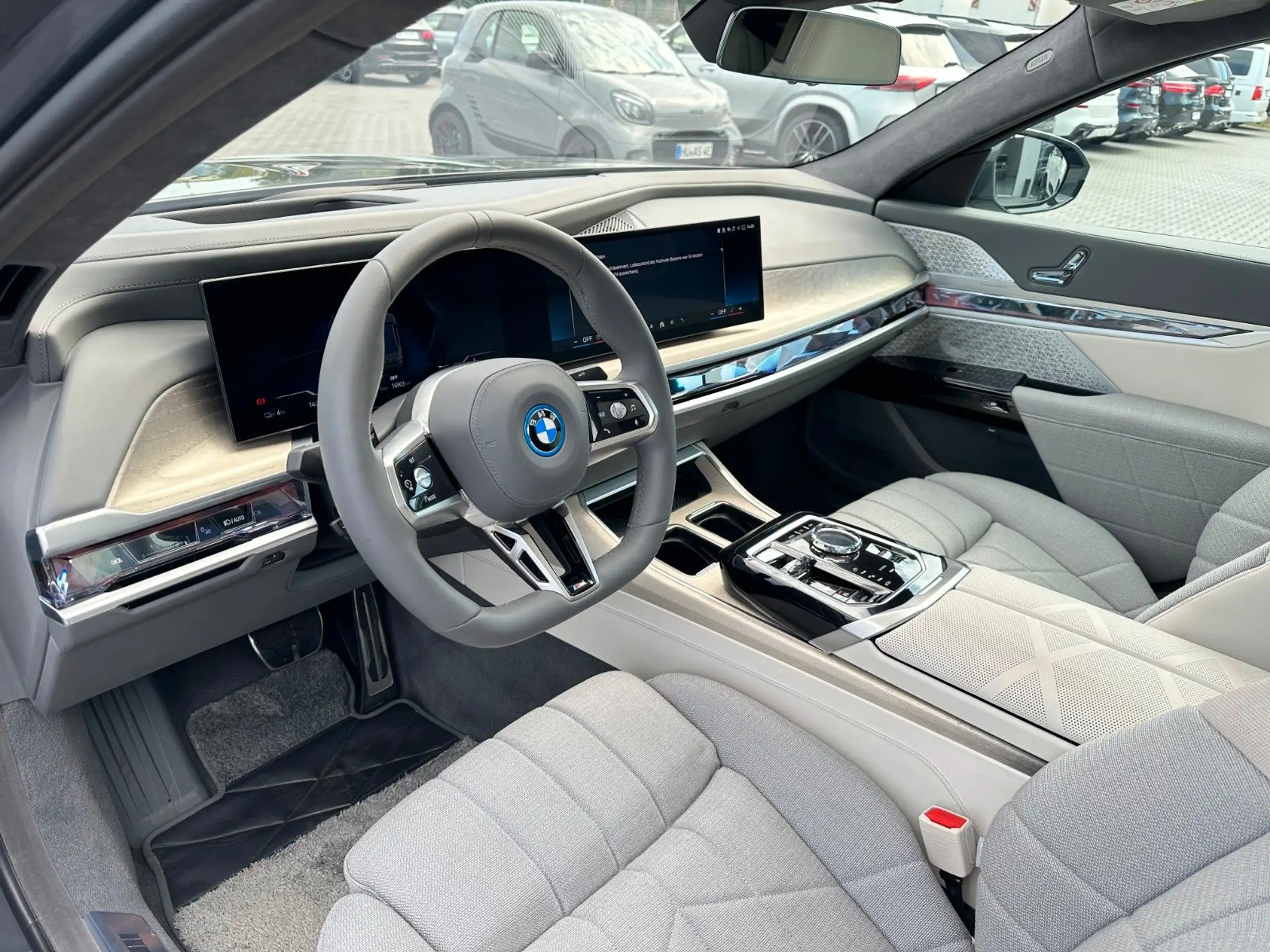 BMW - i7