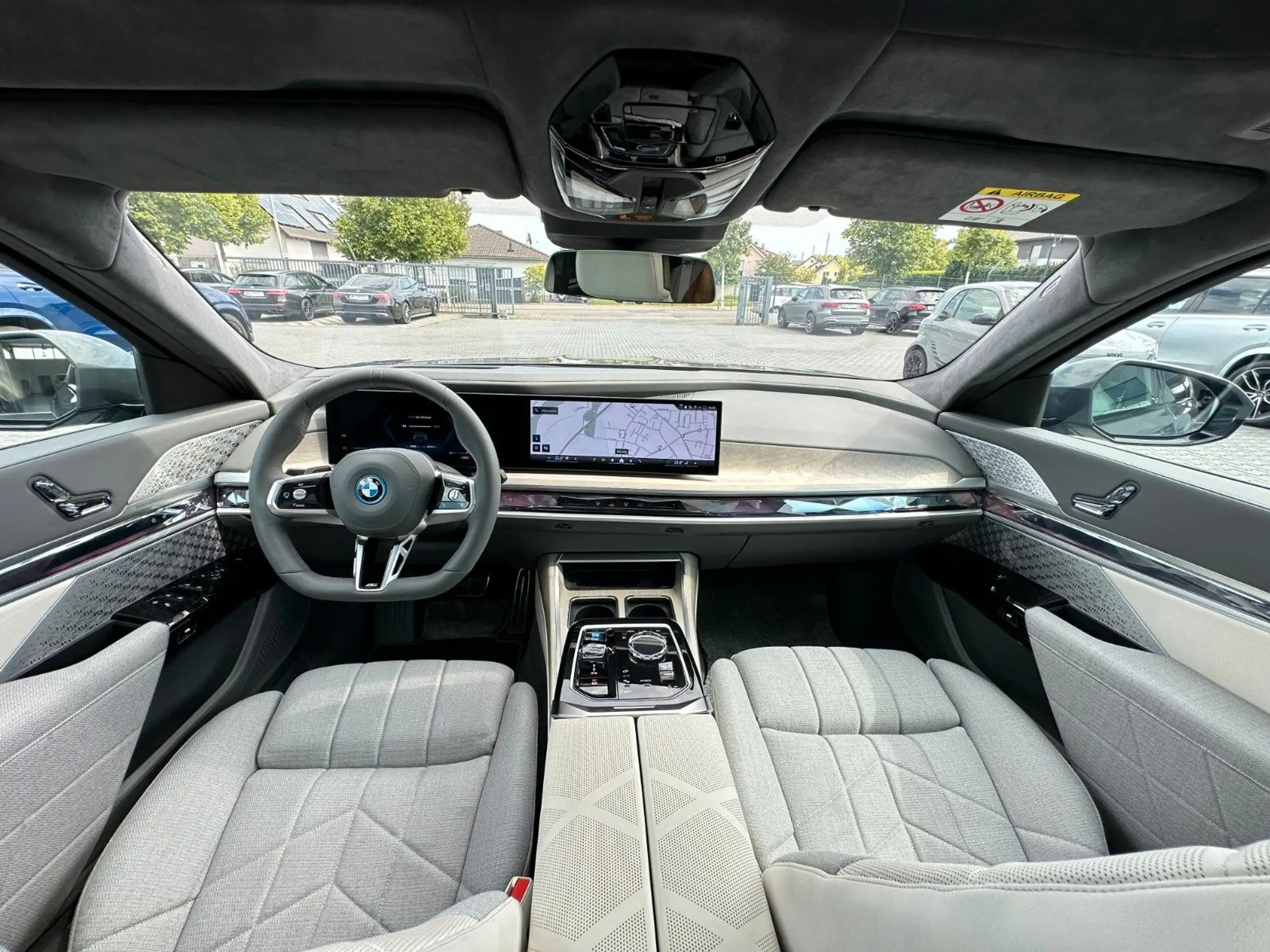 BMW - i7