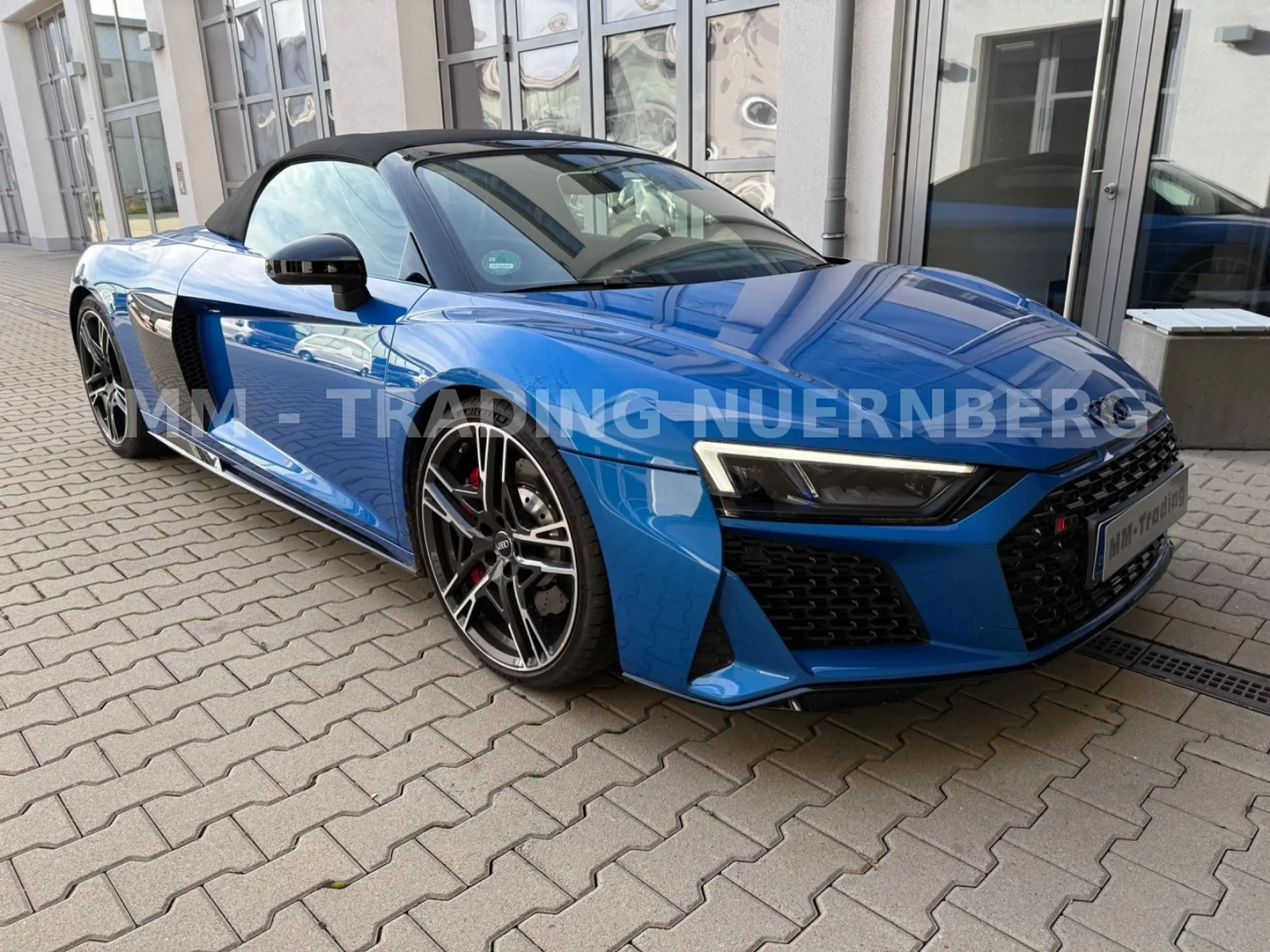 Audi - R8