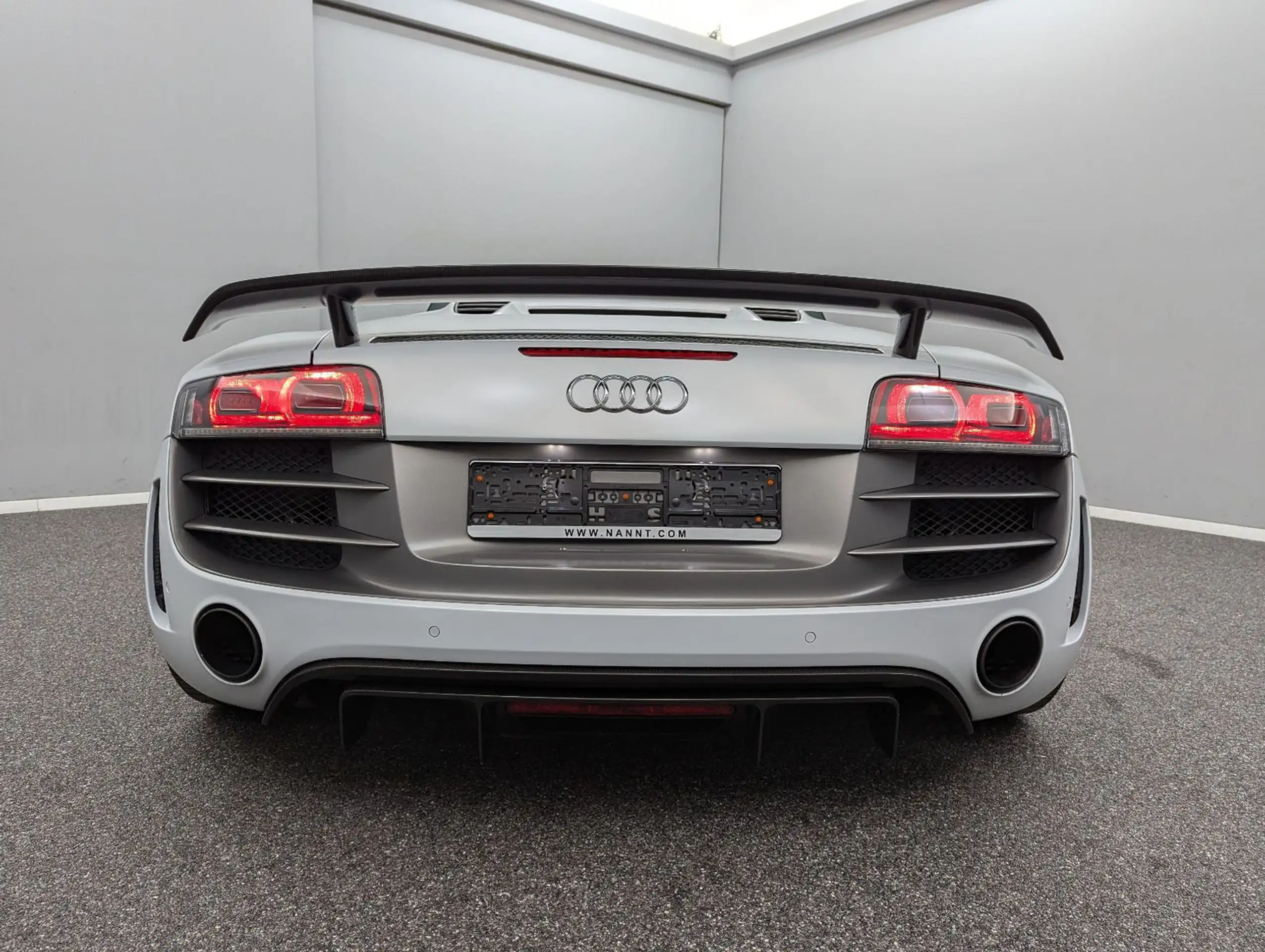 Audi - R8