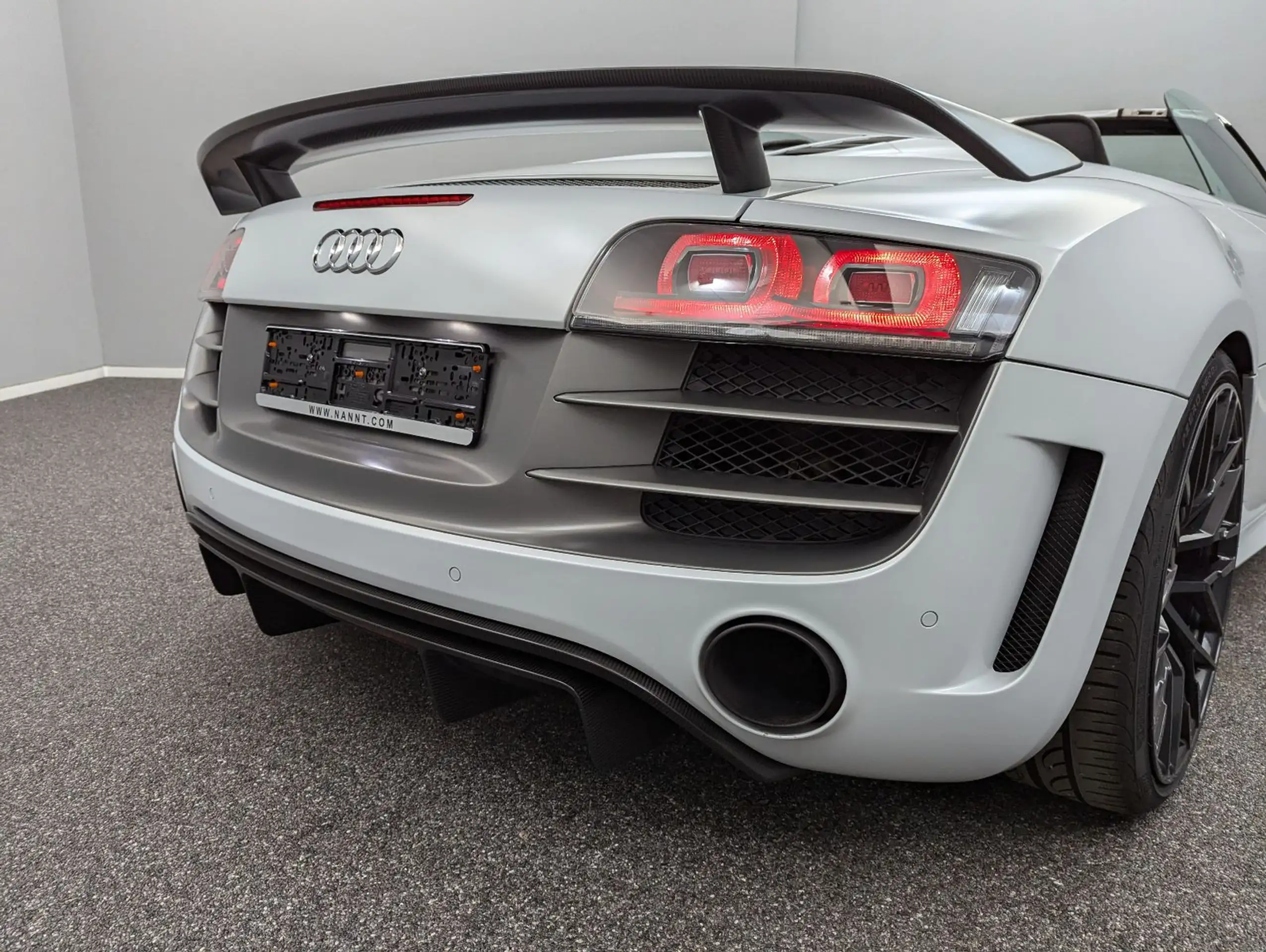 Audi - R8