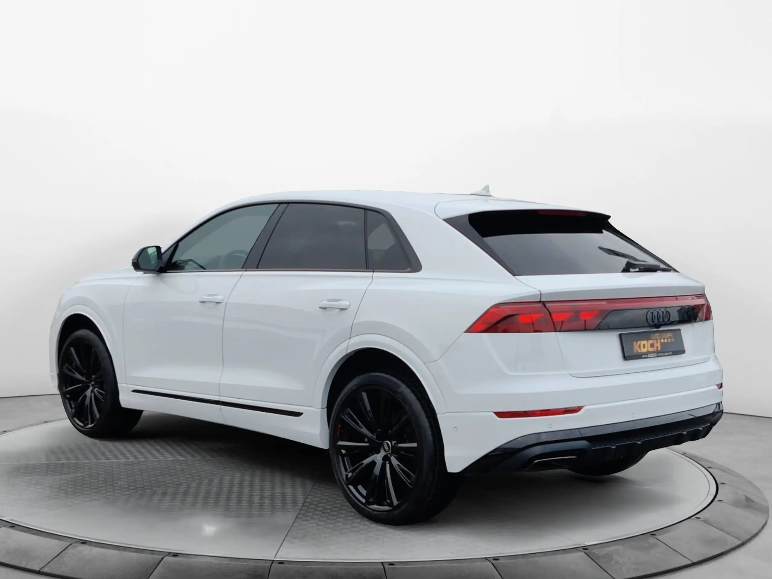 Audi - Q8