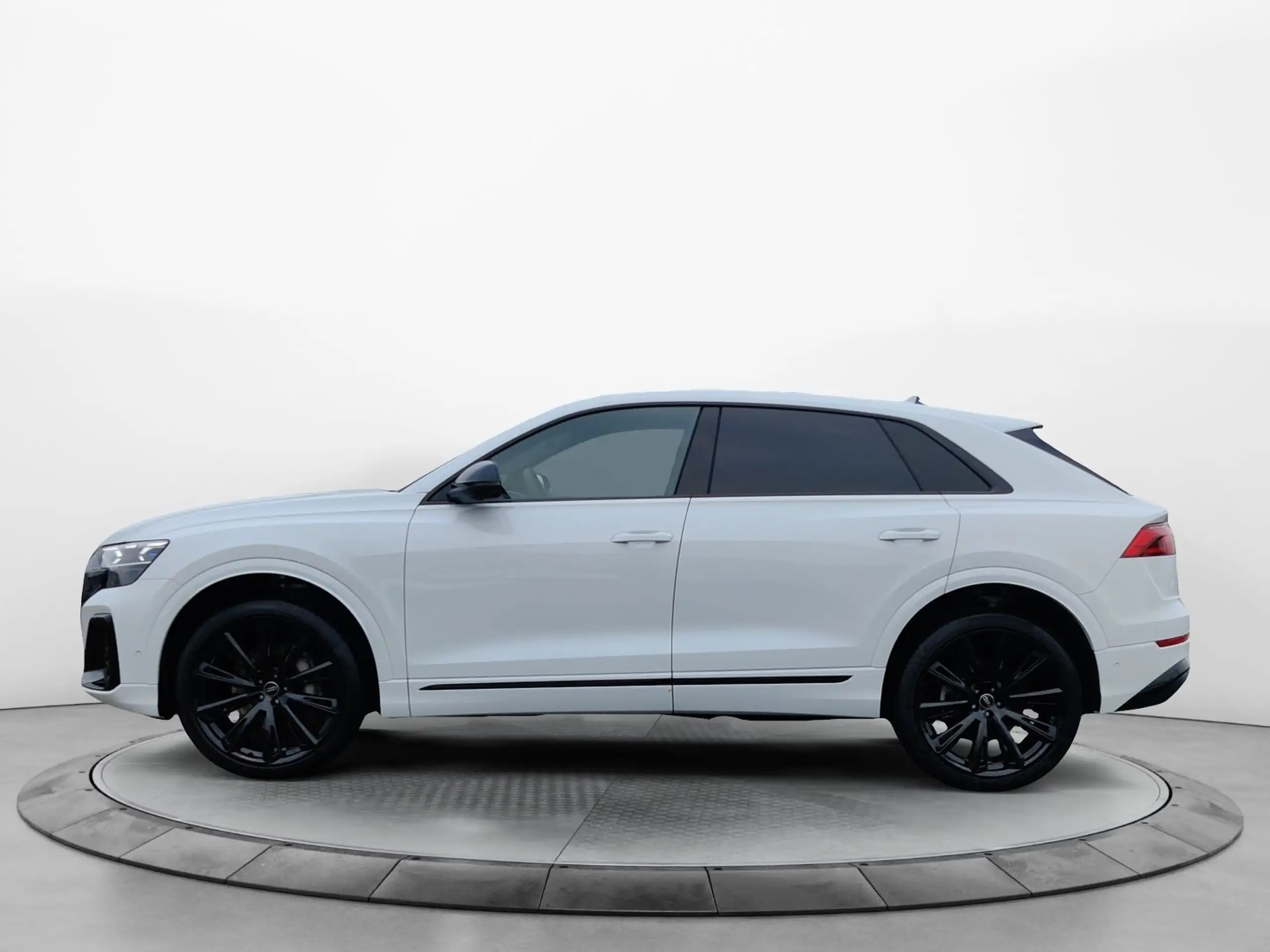 Audi - Q8