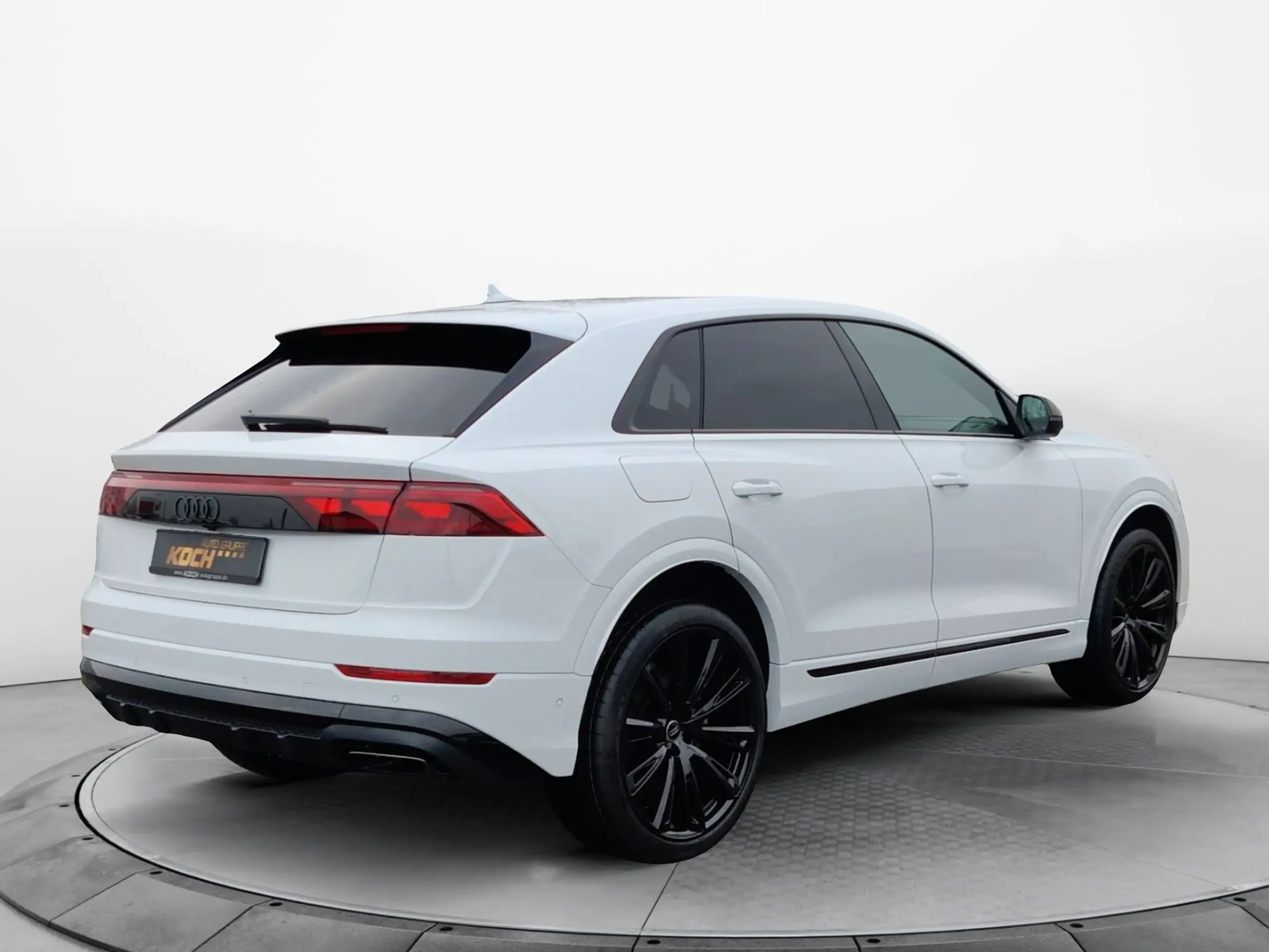 Audi - Q8