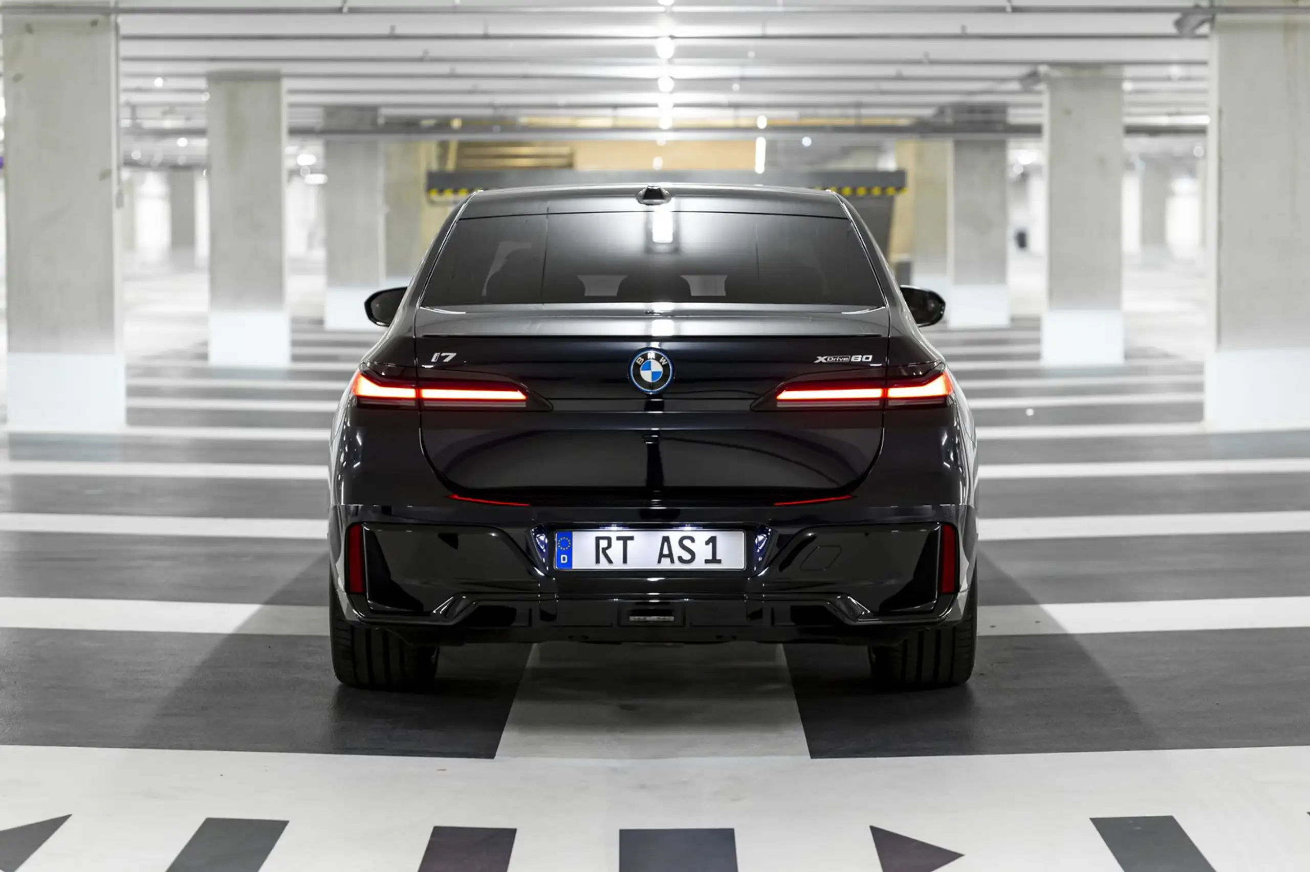 BMW - i7