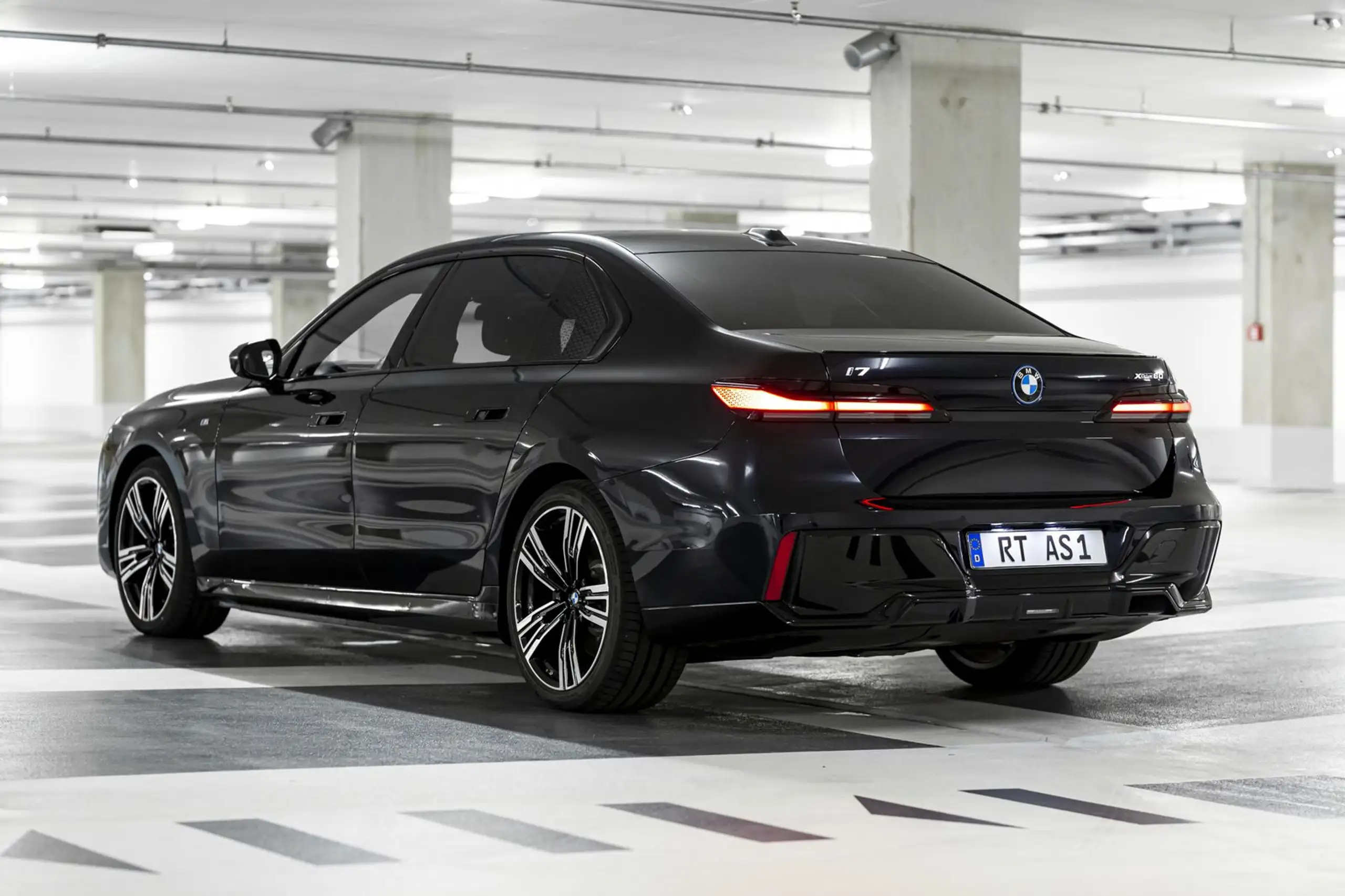 BMW - i7