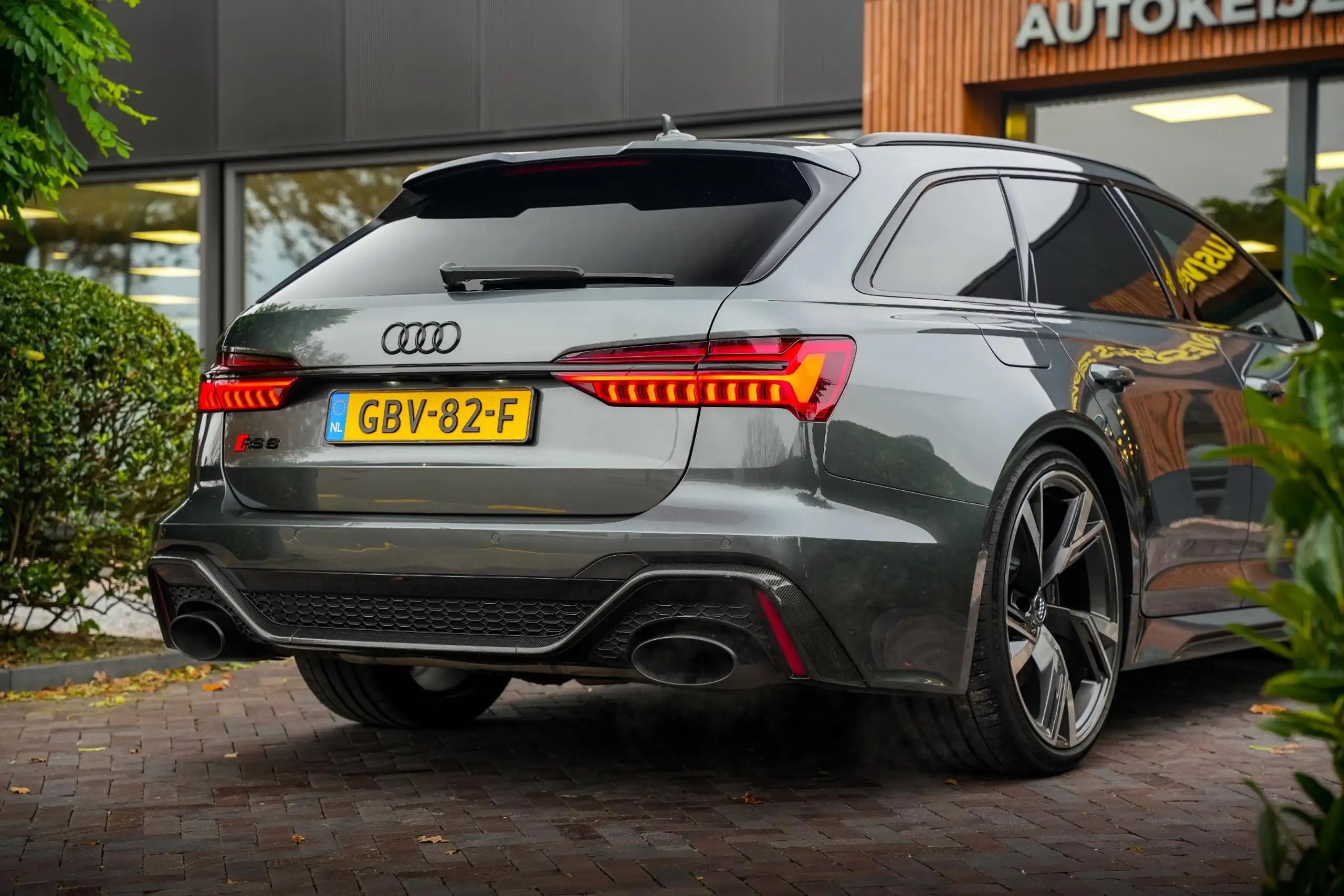 Audi - RS6