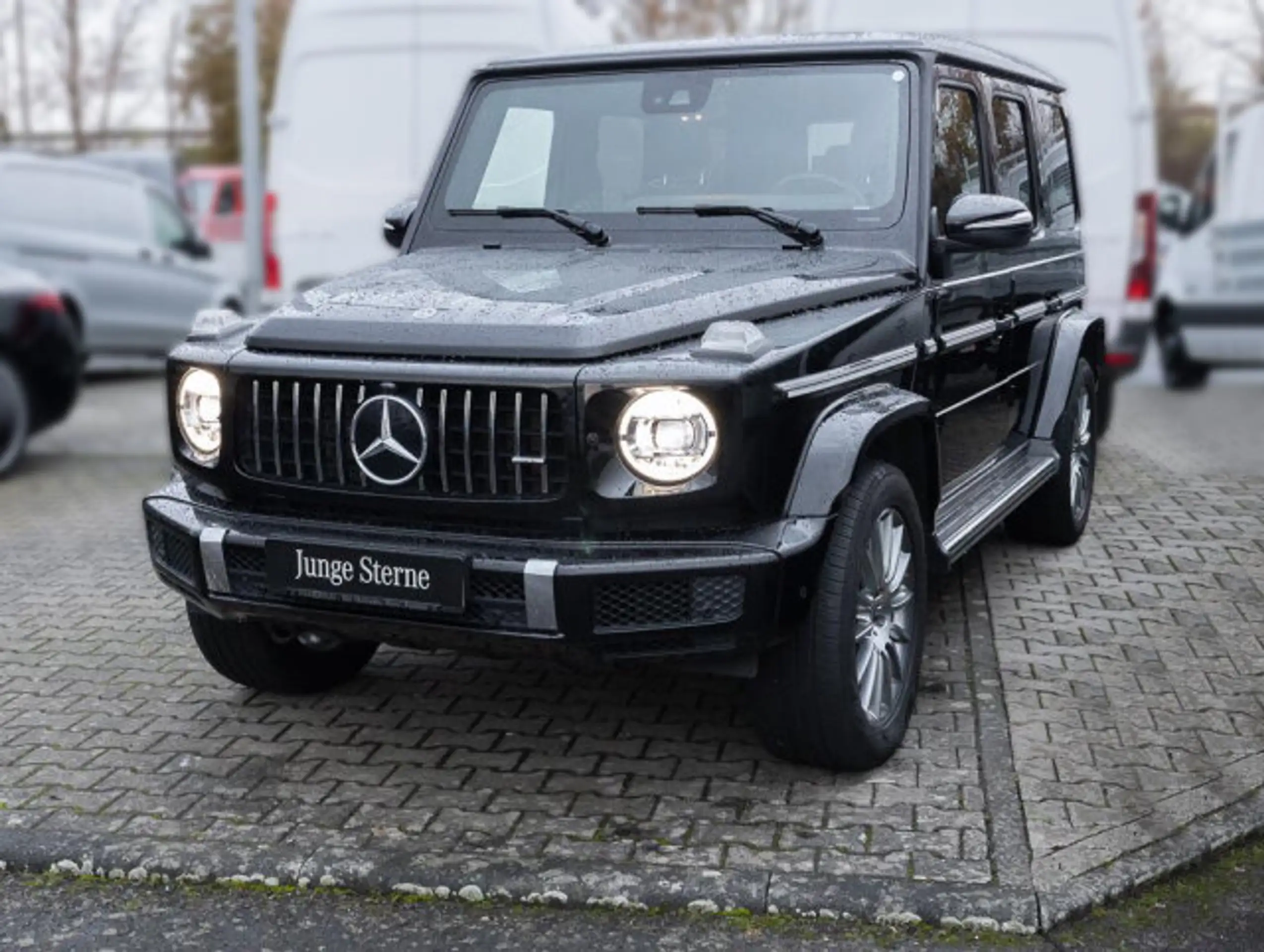 Mercedes-Benz - G 400