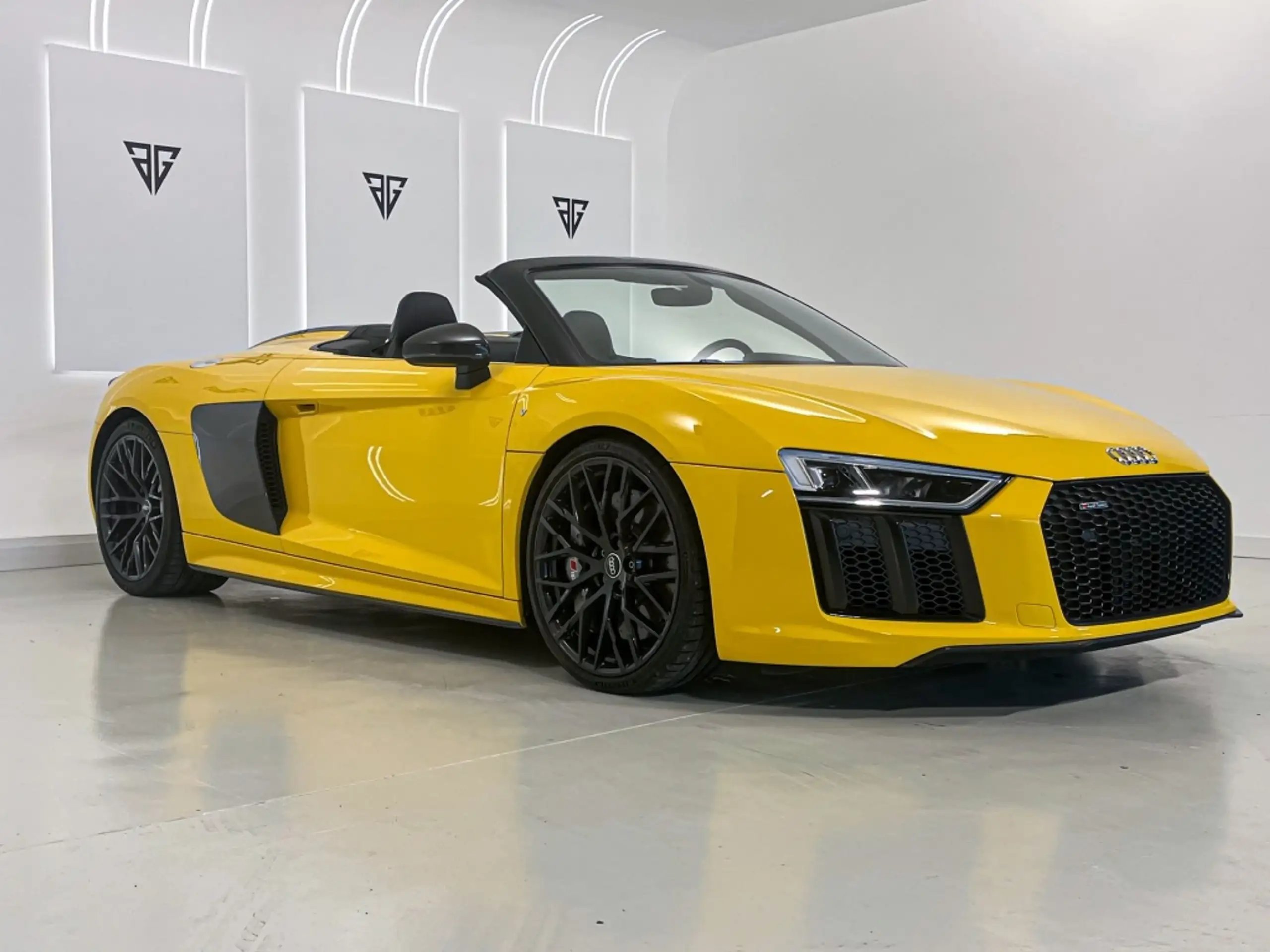 Audi - R8