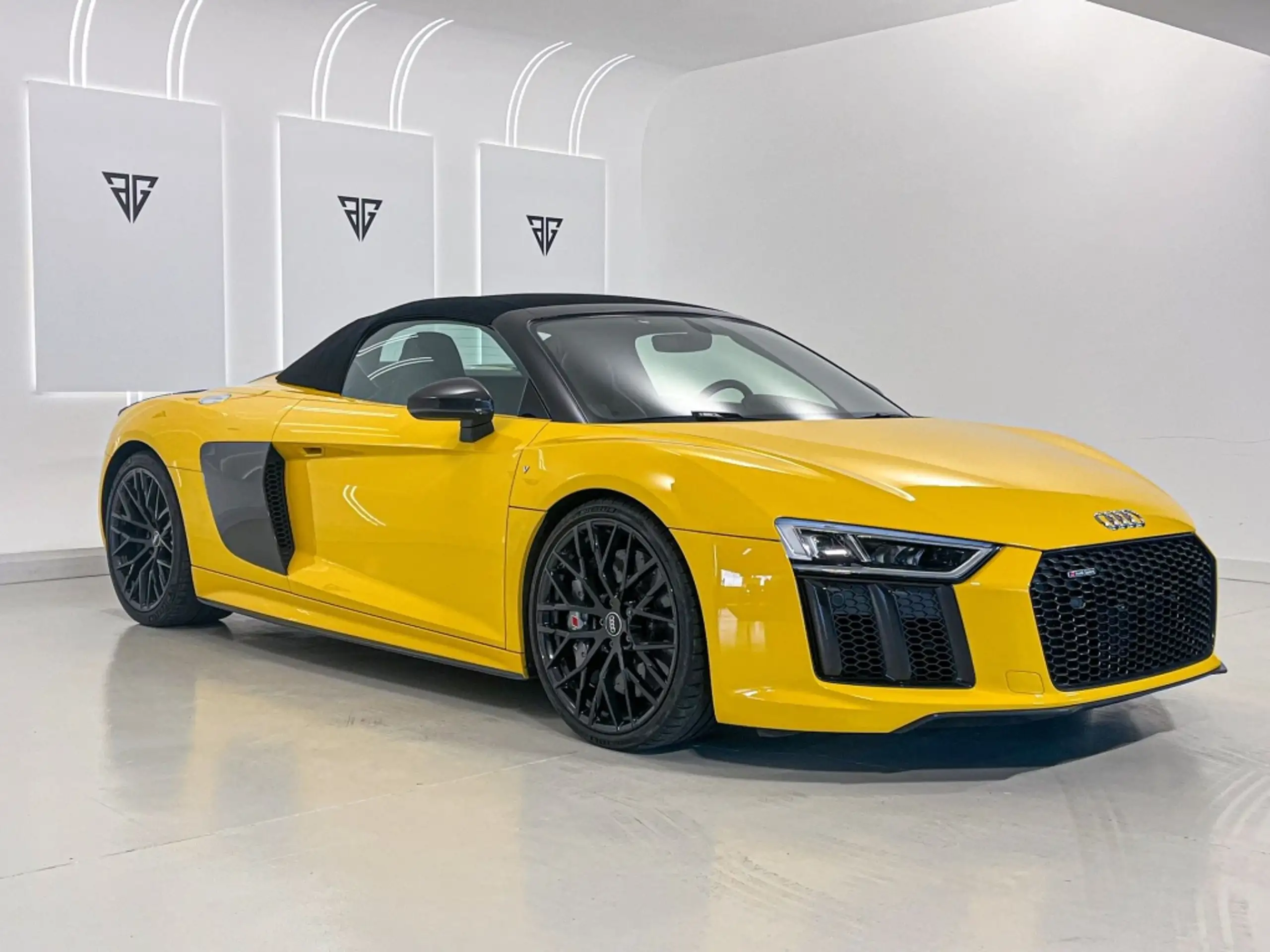 Audi - R8