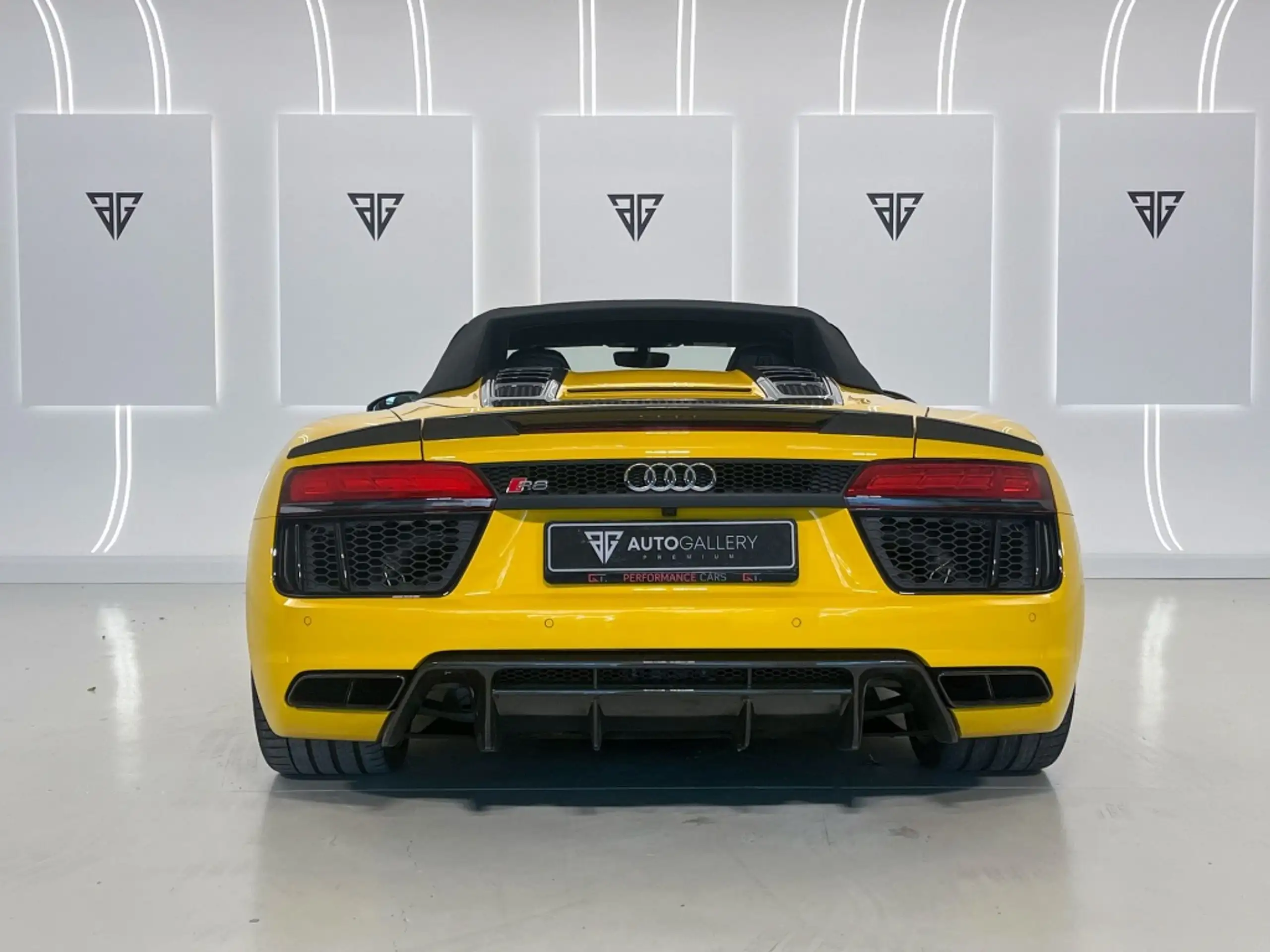 Audi - R8